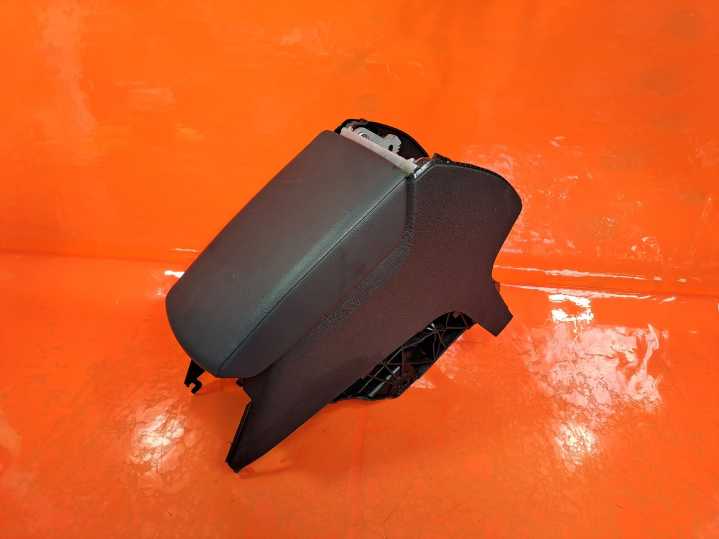 Cupra Leon VZ2 2023 1.4 Petrol ArmRest Assembly 5FA864207C Warranty A227 - Image 5