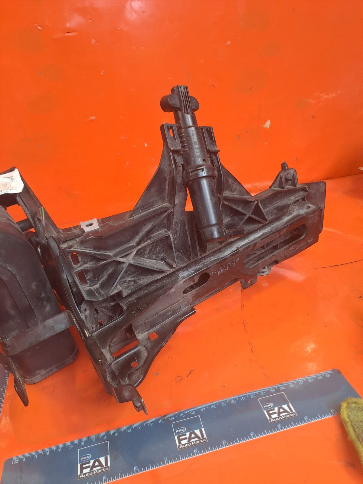 ✅2014 BMW 5 SERIES F11 4.4P FRONT LEFT HEADLIGHT BRACKET & BONNET LOCK 7200793 - Image 12