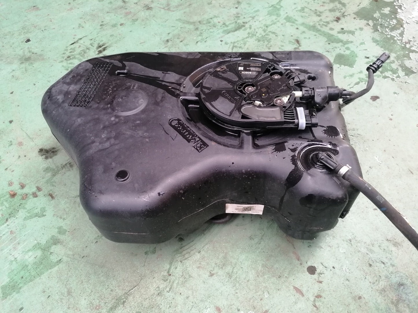 LAND ROVER DISCOVERY 5 L462 2.0D AD BLUE TANK FPLA51229AB - Image 4