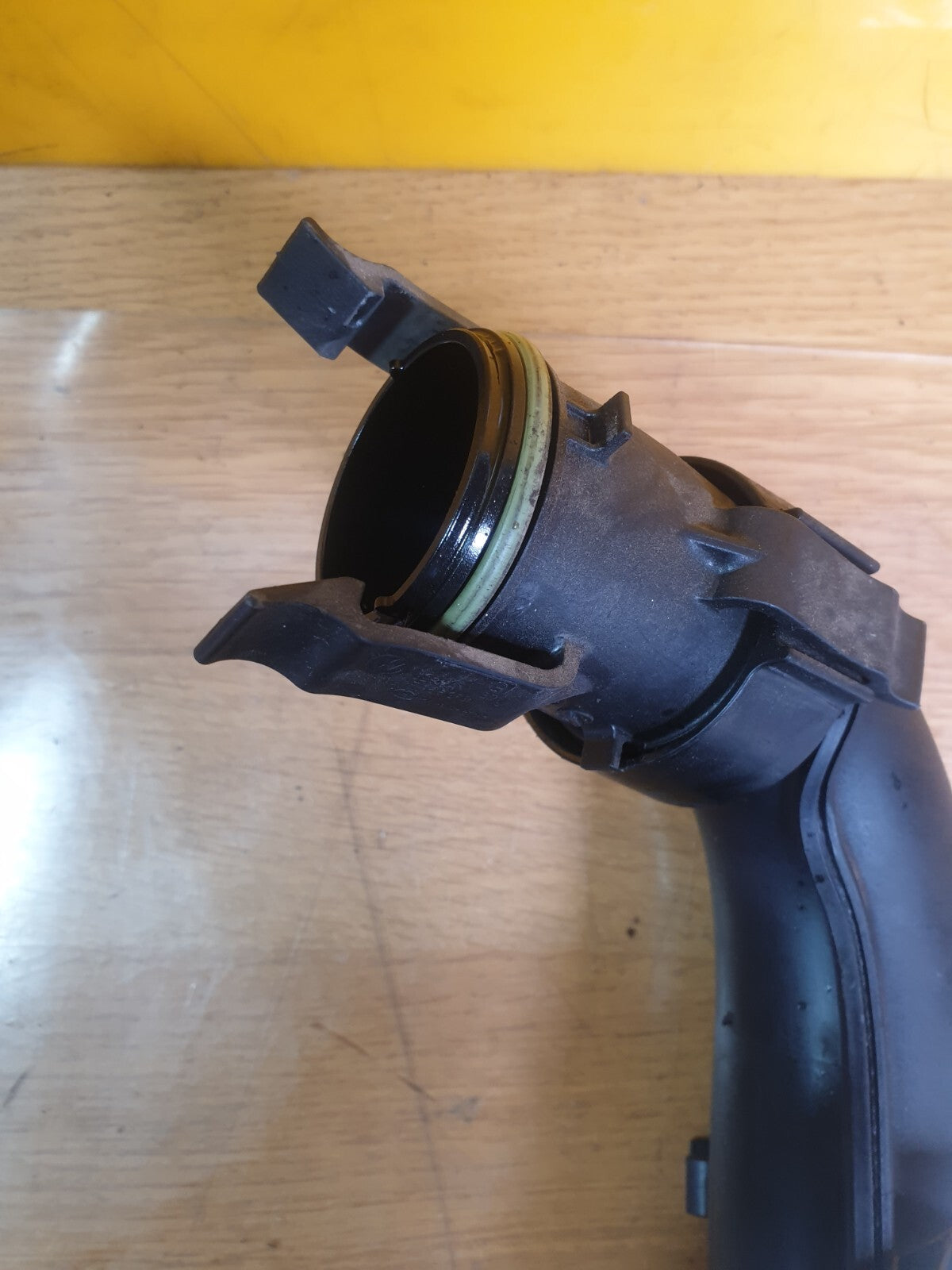 ✅AUDI A3 E-TRON 1.4 PETROL 2015 AIR INTAKE PIPE 04E145673P Warranty A204 - Image 5