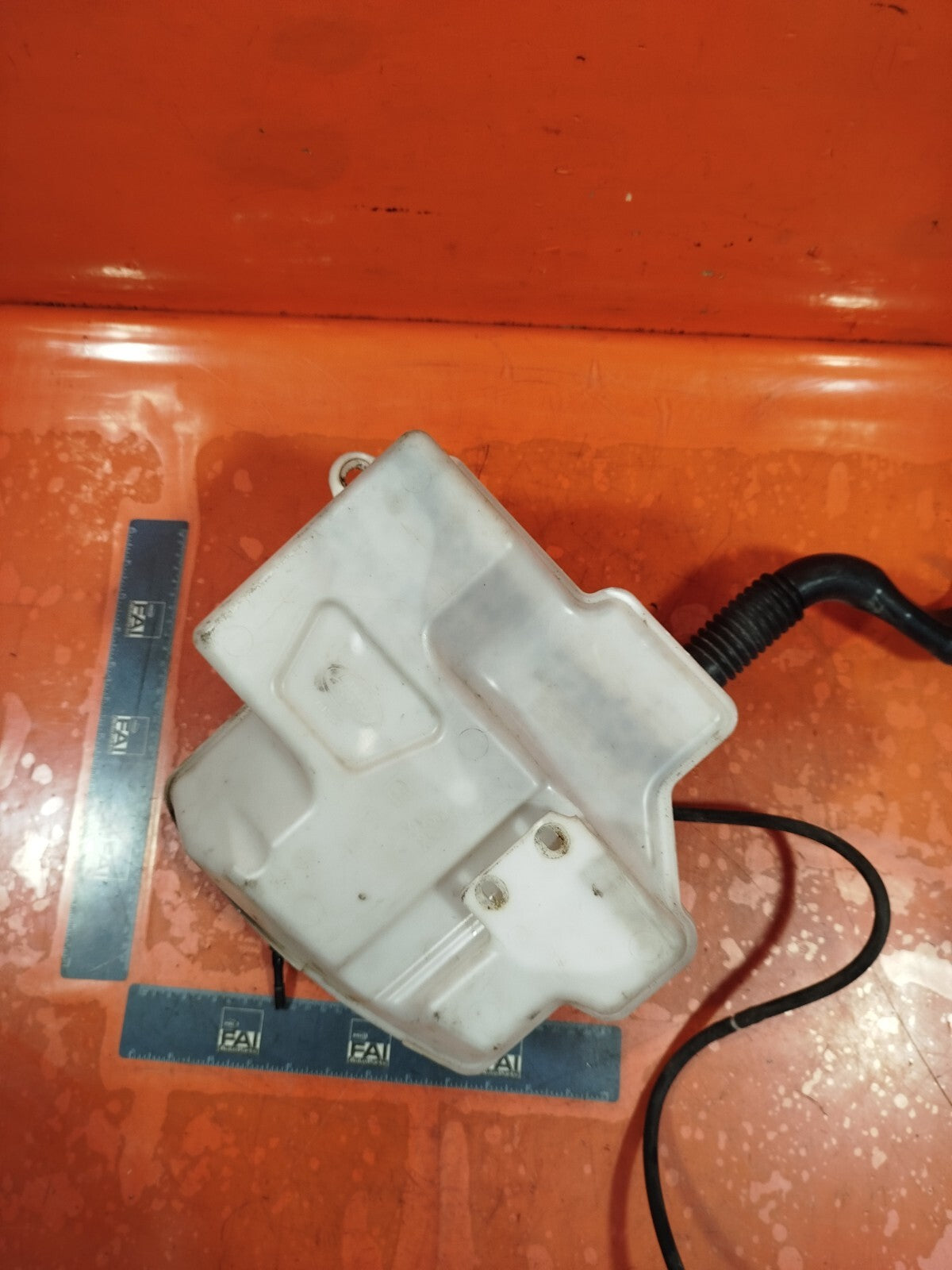 ✅2010 LAND ROVER DISCOVERY 4 L319 WINDSCREEN WASHER BOTTLE TANK AH22-17A645-BD - Image 5