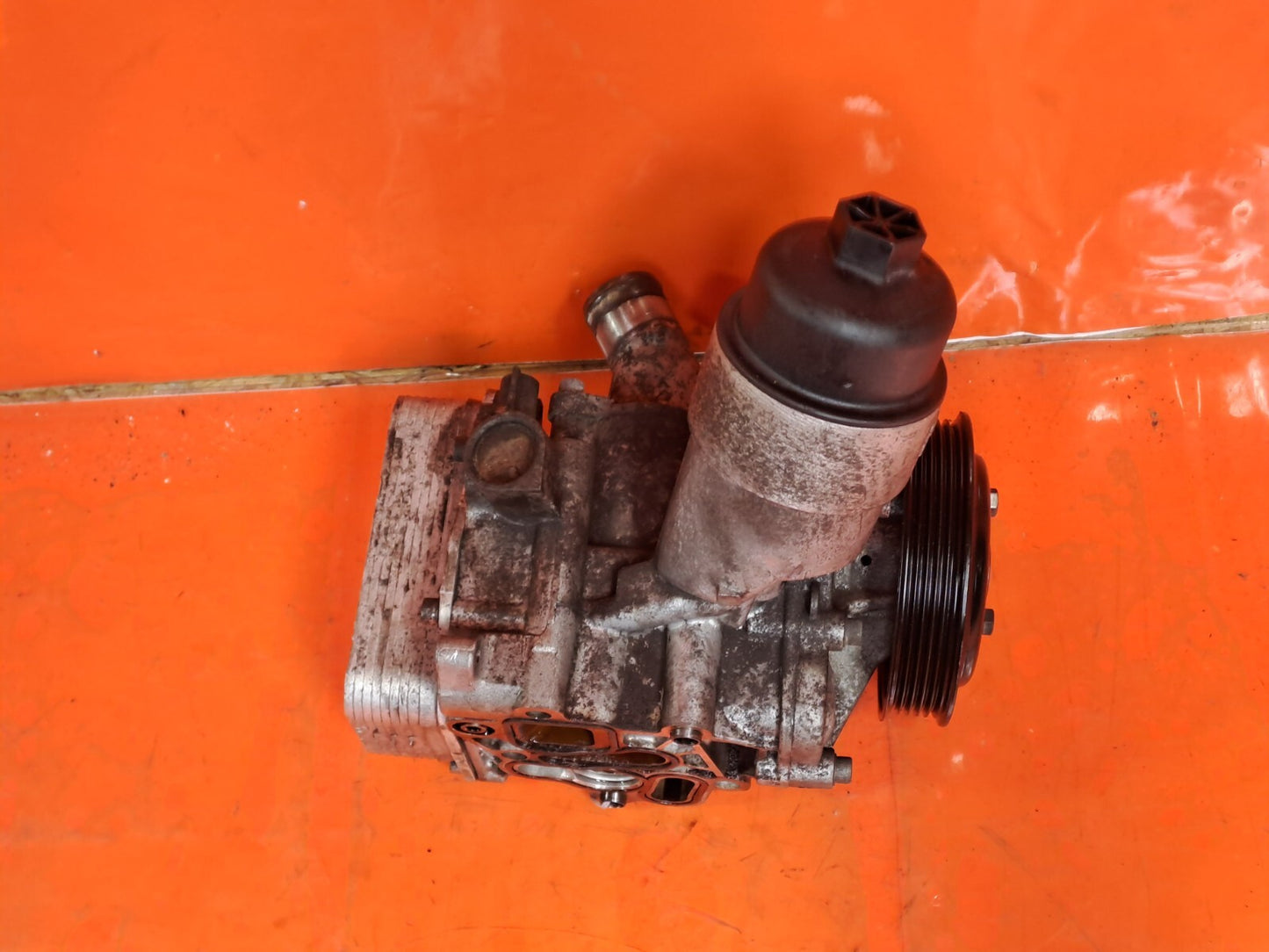 ✅2016 SSANGYONG TIVOLI ElX 1.6D WATER PUMP OIL FILTER HOUSING A6731800065 A279 - Image 1