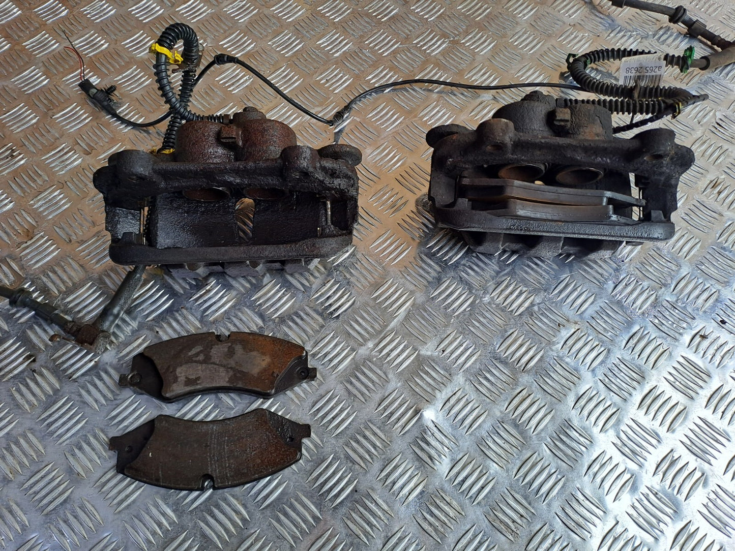 ✅2010 LAND ROVER DISCOVERY 4 L319 FRONT BRAKE CALIPERS PAIR + WARRANTY - Image 1