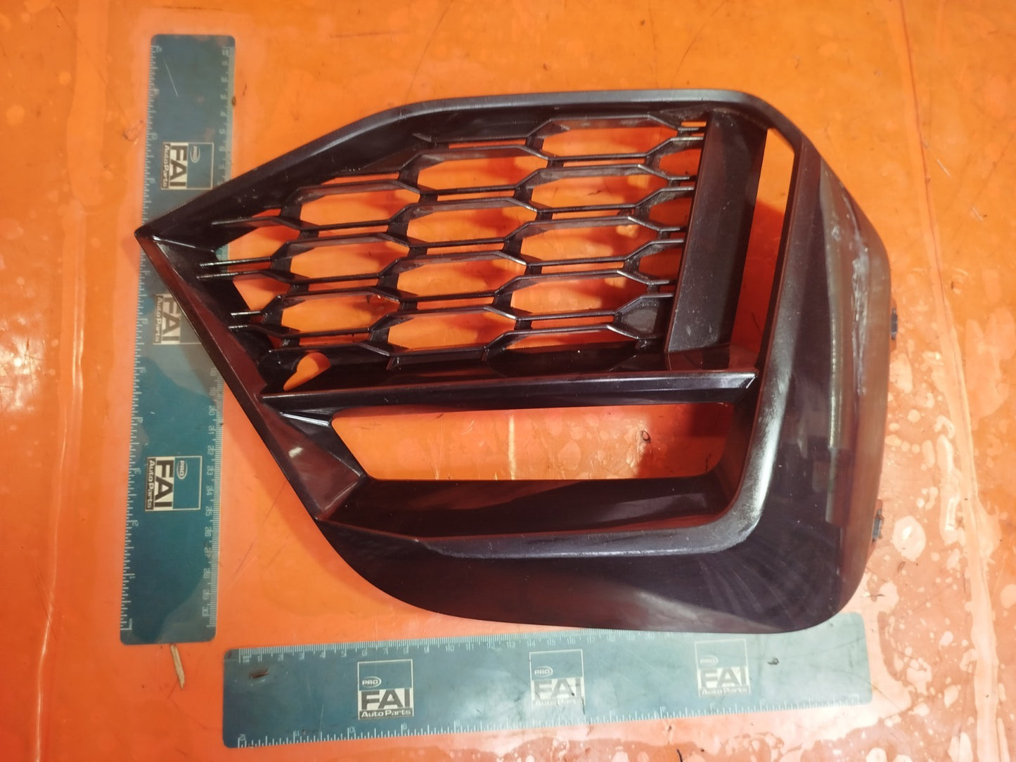 ✅BMW 220D M SPORT F44 2.0 DIESEL 2023 FRONT RIGHT GRILL FOG LIGHT TRIM 8075488 - Image 1