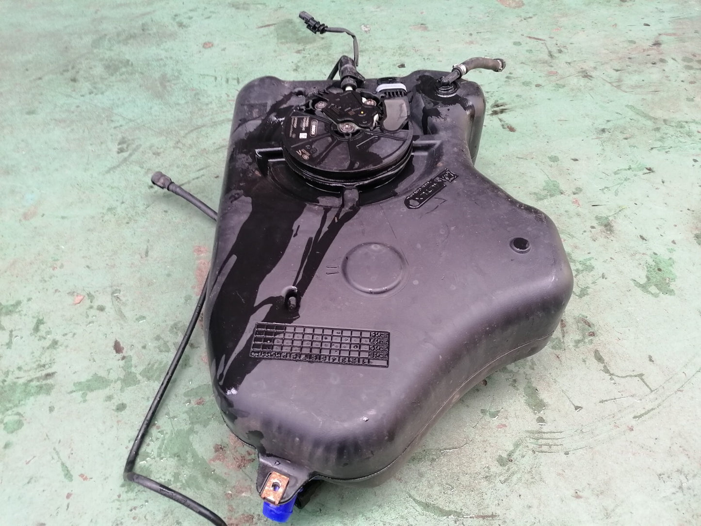 LAND ROVER DISCOVERY 5 L462 2.0D AD BLUE TANK FPLA51229AB - Image 2