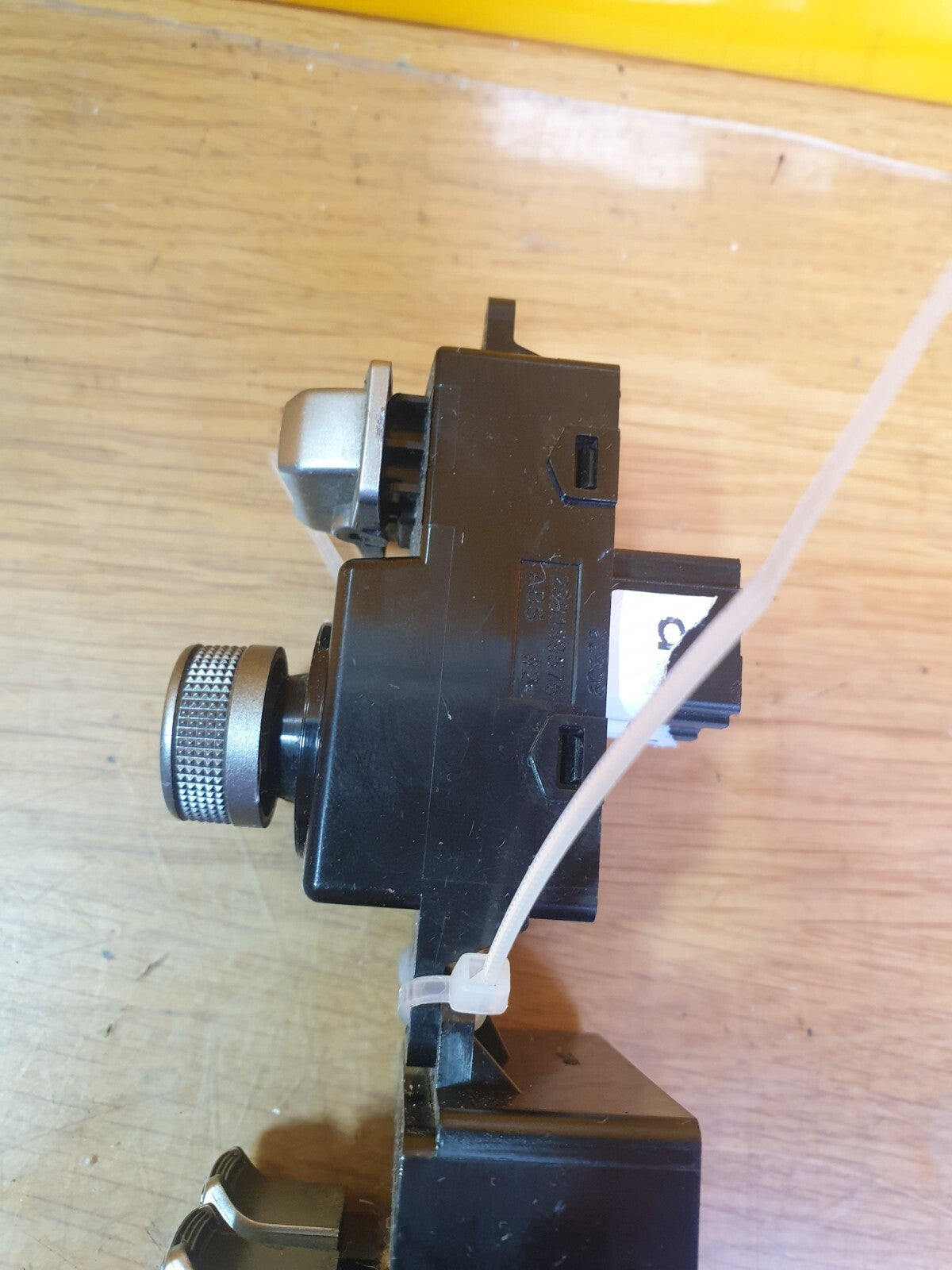 ✅2016 SSANGYONG TIVOLI XLV FRONT RIGHT ELECTRIC WINDOW SWITCH 85812-35000 A163 - Image 9