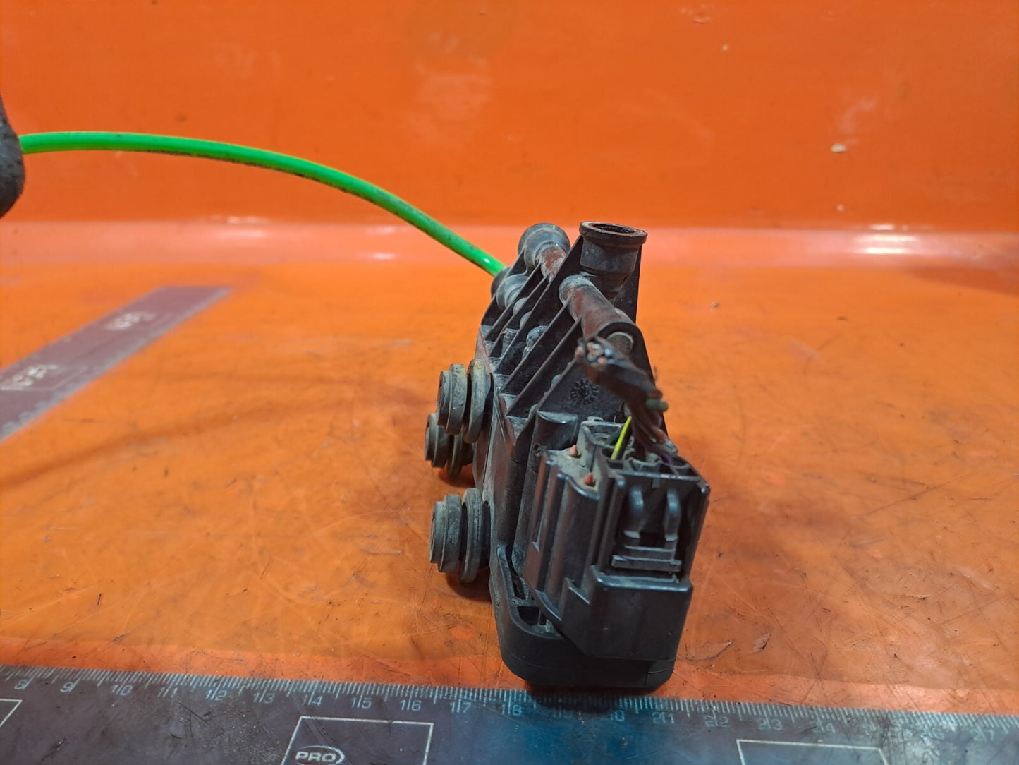 ✅2011 LAND ROVER DISCOVERY 4 L319 3.0D AIR SUSPENSION VALVE SOLENOID A239 - Image 2