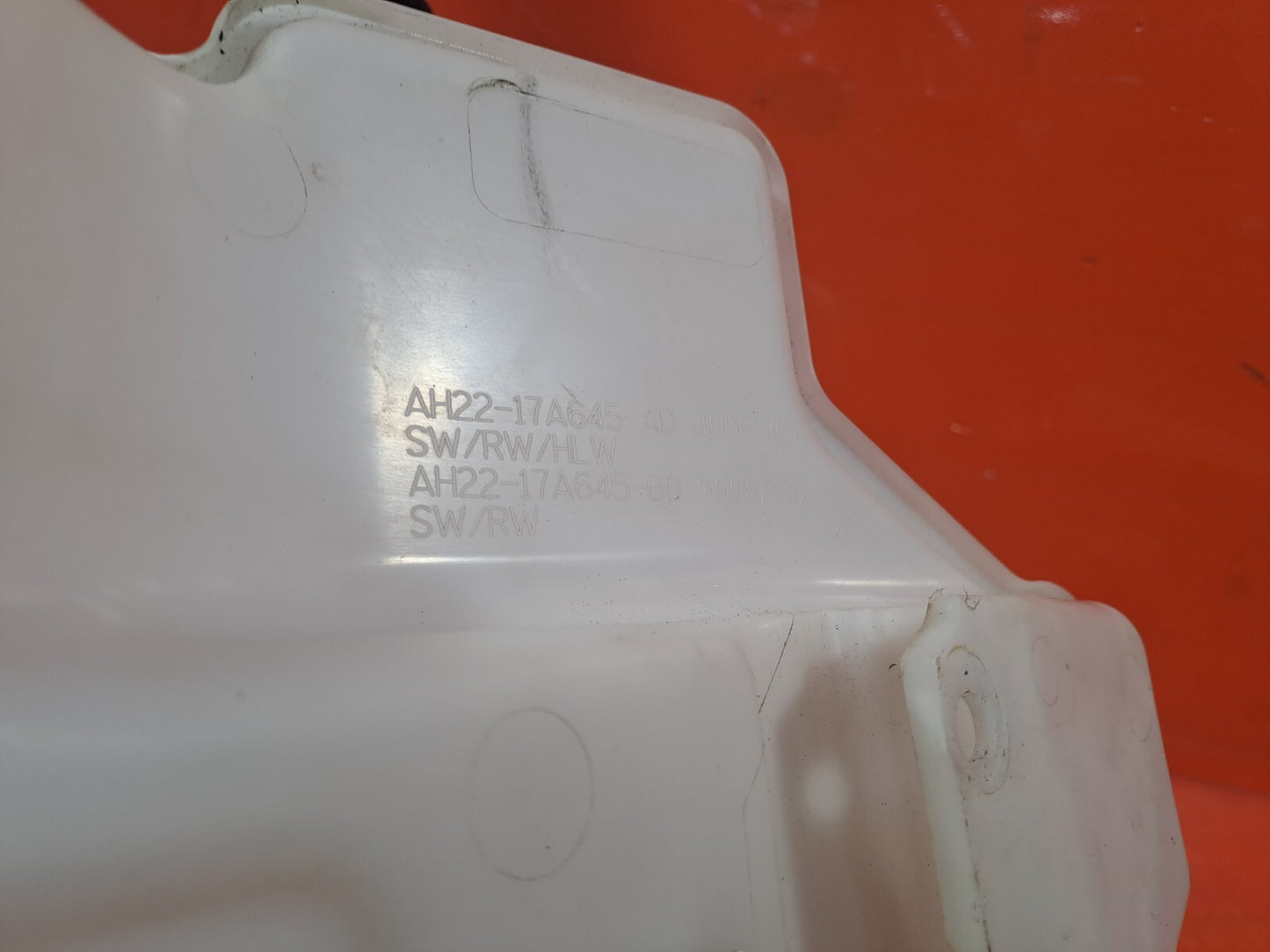 ✅2011 LAND ROVER DISCOVERY 4 L319 WINDSCREEN WASHER BOTTLE AH22-17A645-AD A239 - Image 4