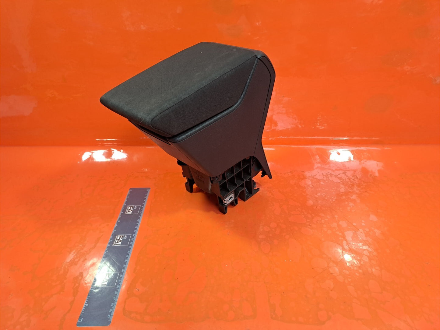 2023 VW TAIGO LIFE 1.0P CENTRE CONSOLE ARMREST 6F0864207AD + WARRANTY A219 - Image 4