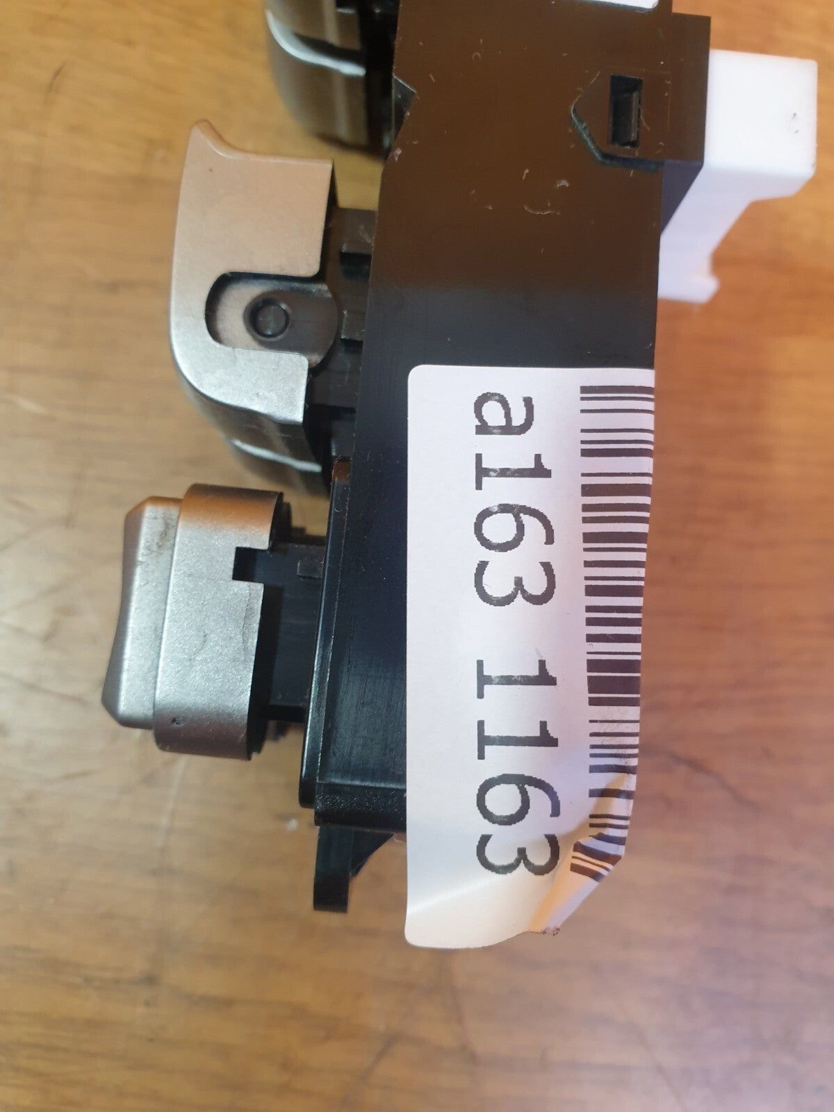 ✅2016 SSANGYONG TIVOLI XLV FRONT RIGHT ELECTRIC WINDOW SWITCH 85812-35000 A163 - Image 7