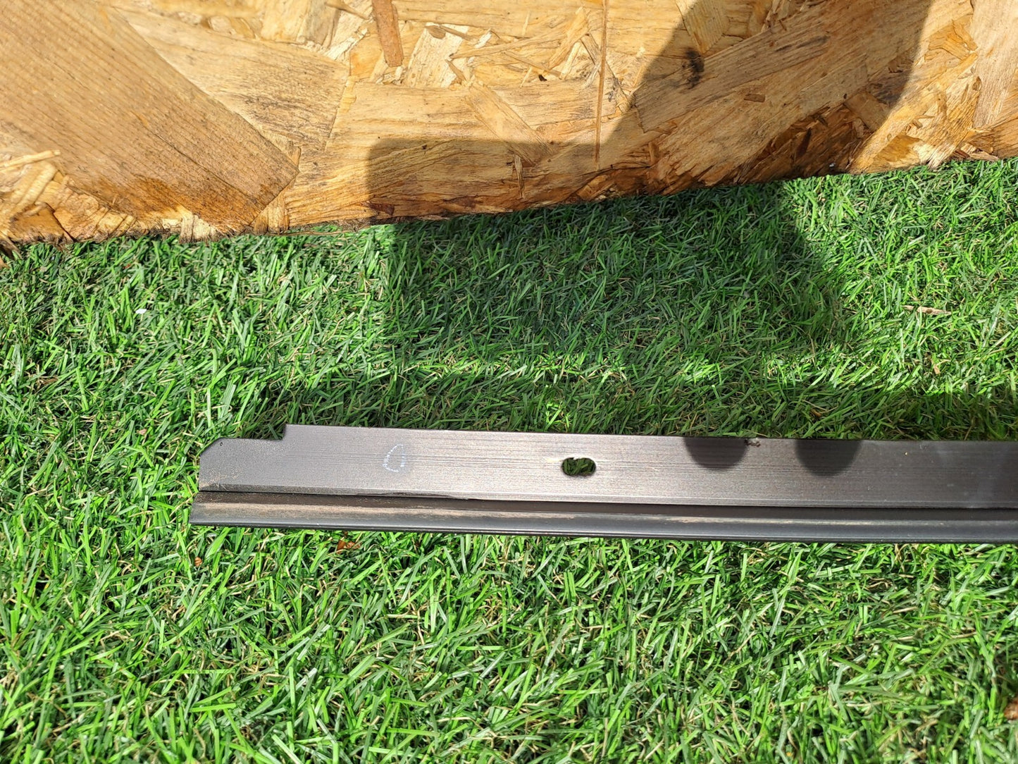 2024 TESLA MODEL 3 LONG RIGHT ROOF STRIP RAIL BAR COVER TRIM 1083520-40-D A207 - Image 11
