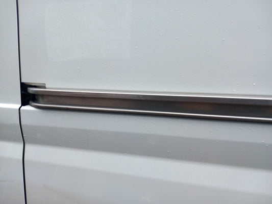 2023 Maxus Deliver 9 Sliding Door Middle Rail Guide Warranty A425 - Image 2