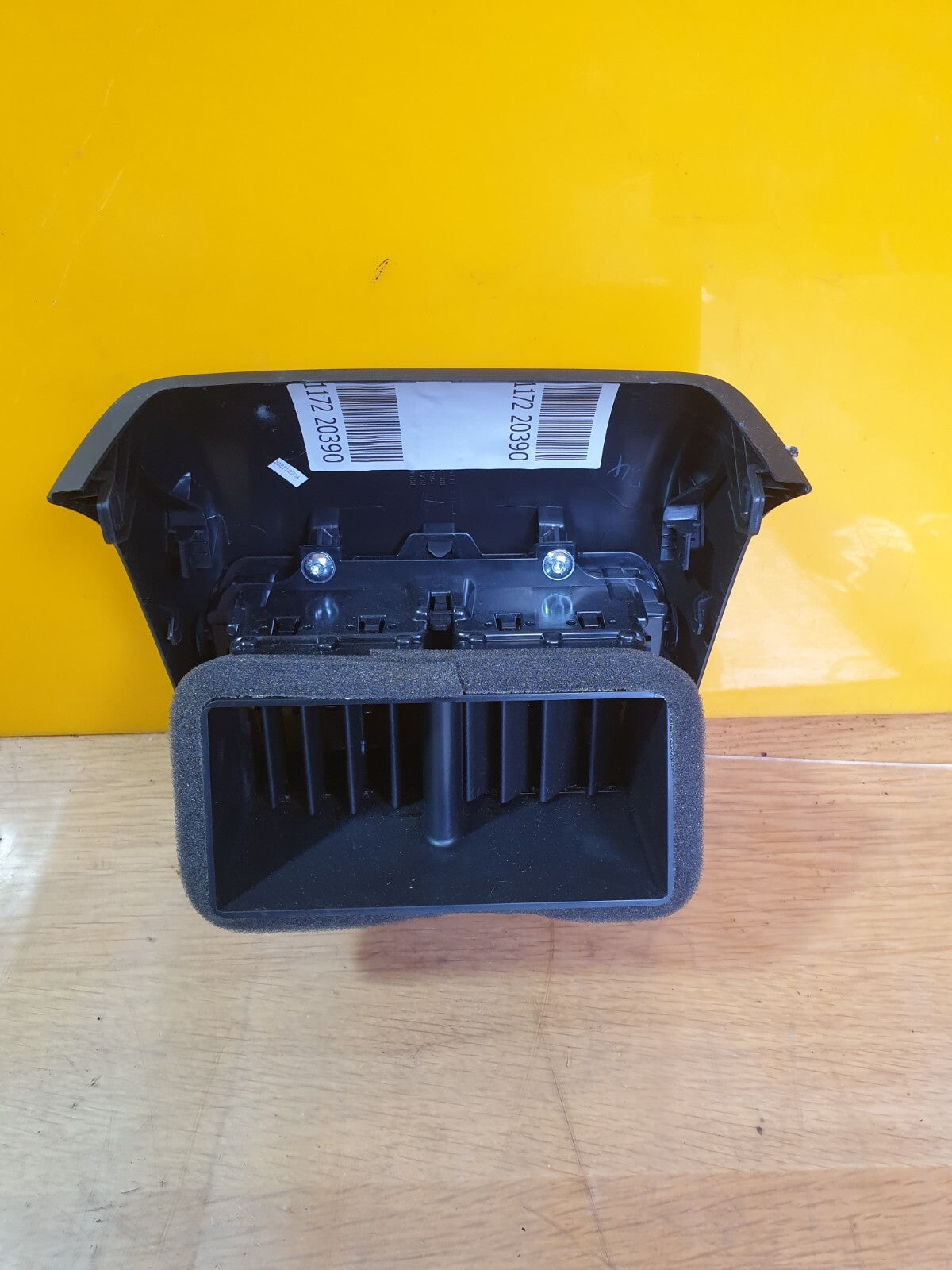✅2022 TESLA MODEL Y REAR AIR VENTS WITH USB 1546129-00-D + WARRANTY A172 - Image 2