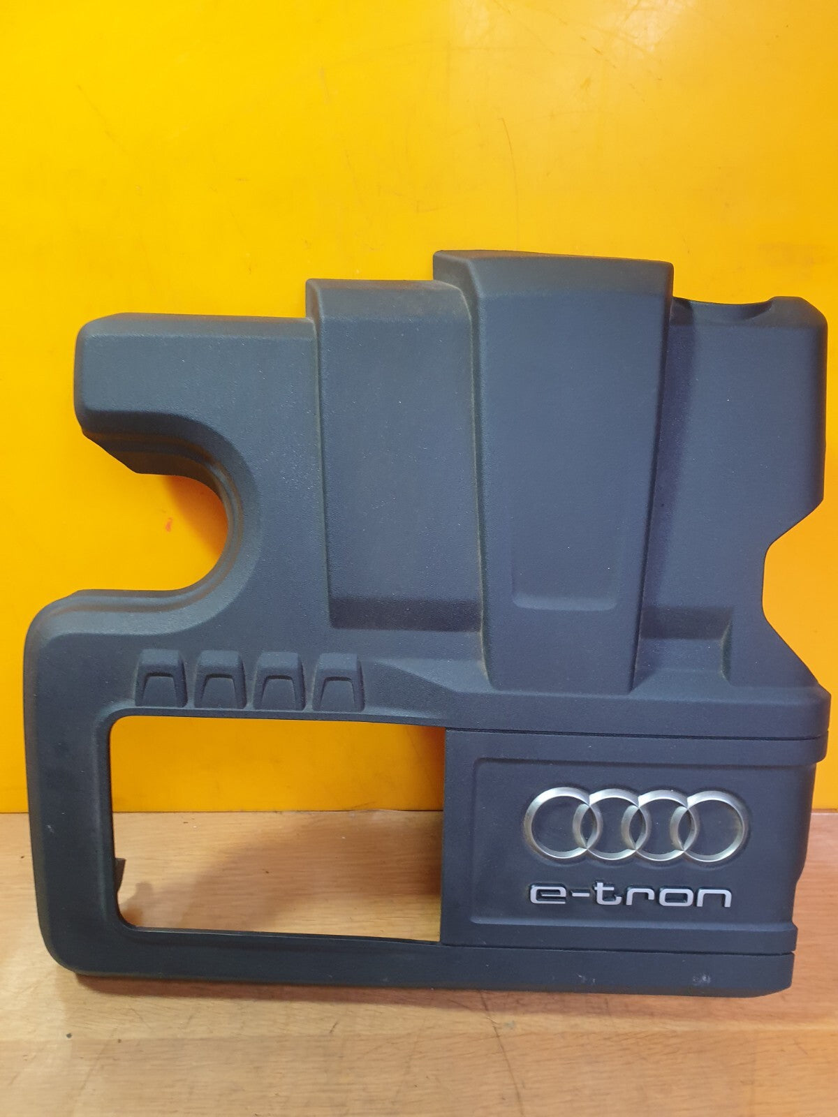✅AUDI A3 E-TRON 1.4 PETROL 2015 ENGINE TOP COVER 04E103925C Warranty A204 - Image 3