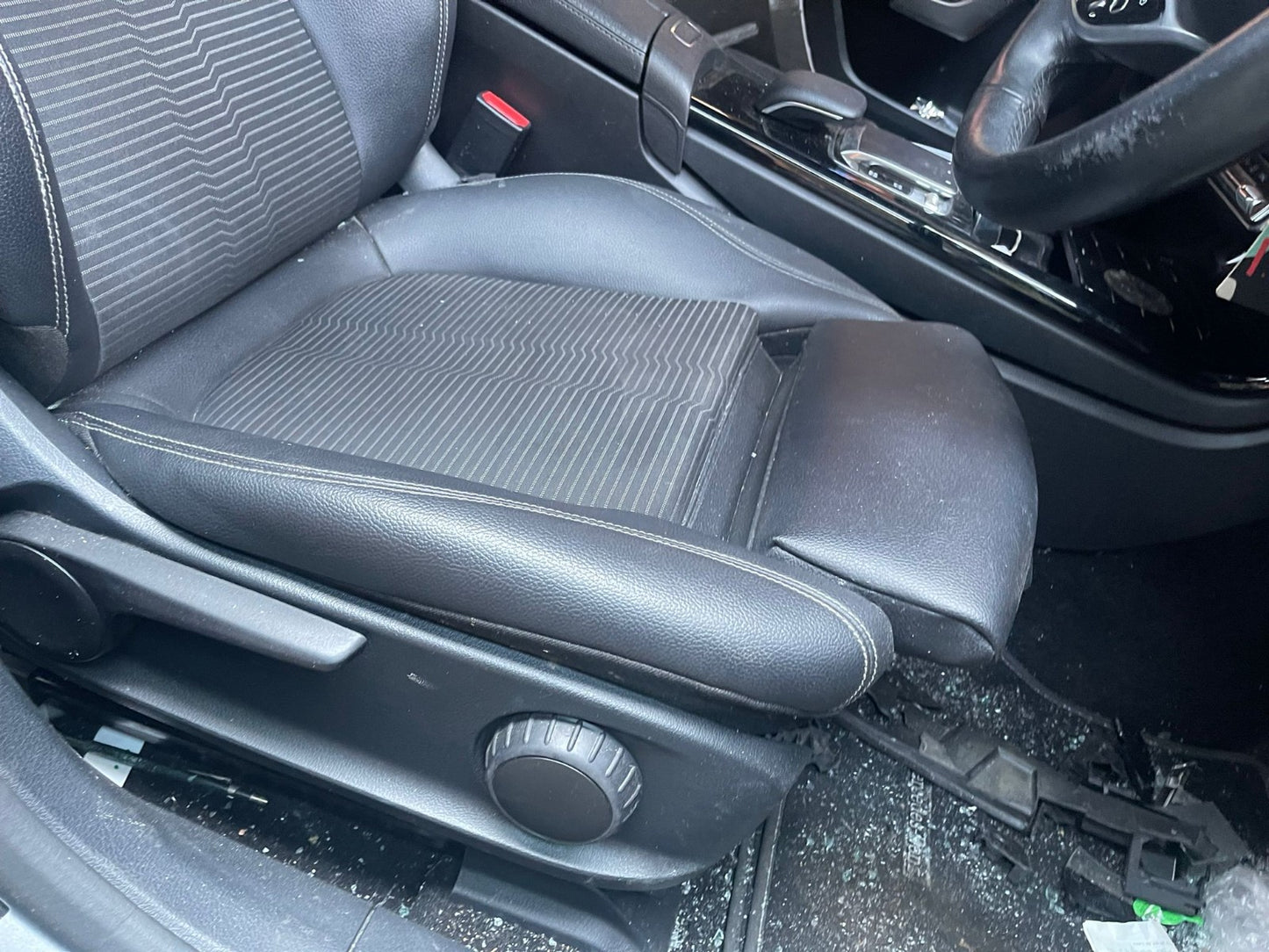 ✅MERCEDES A180D SPORT W177 1.5 DIESEL 2018 FRONT HEATED HALF LEATHER SEATS - Image 4