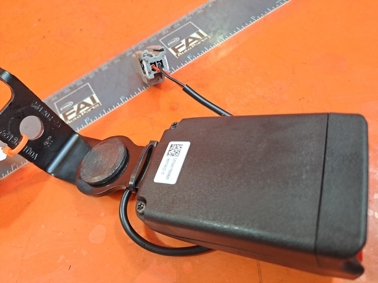 TESLA MODEL 3 LONG 2024 REAR LEFT SEAT BELT BUCKLE 1857740-C1-C Warranty A207 - Image 11