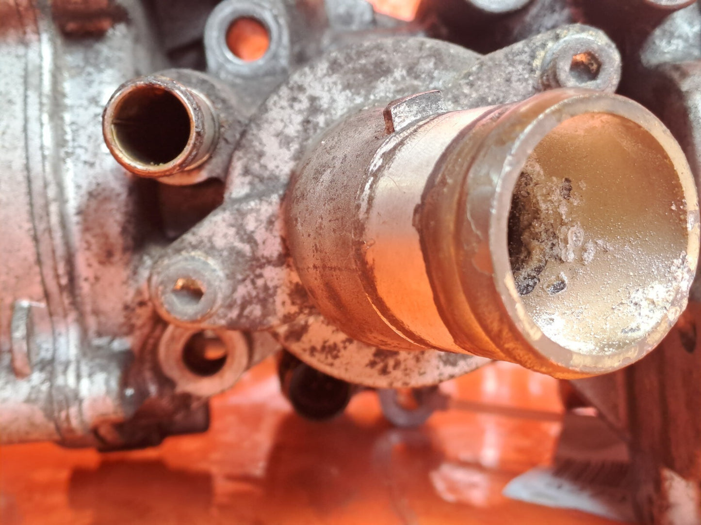 ✅2016 SSANGYONG TIVOLI ElX 1.6D WATER PUMP OIL FILTER HOUSING A6731800065 A279 - Image 10