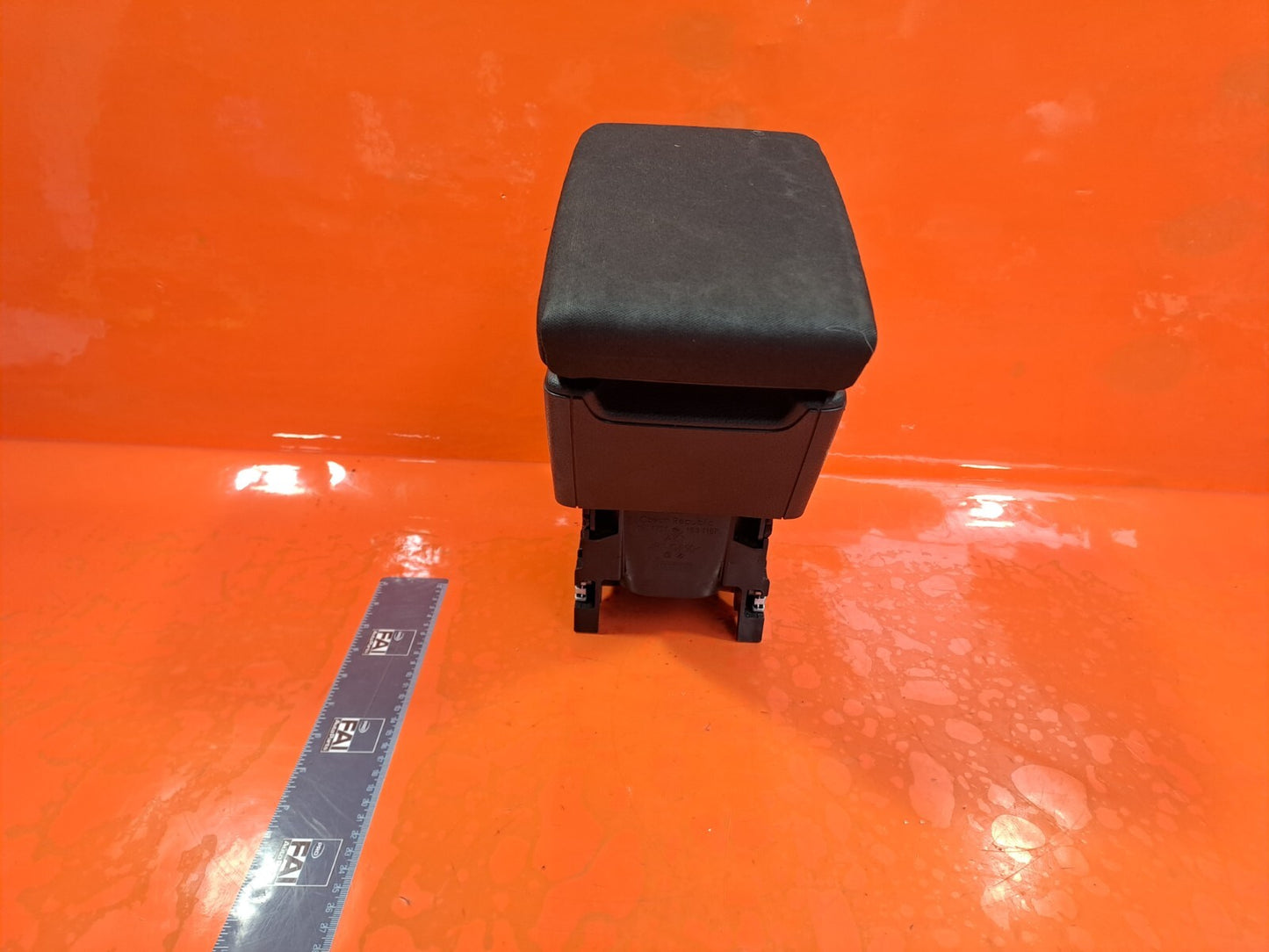 2023 VW TAIGO LIFE 1.0P CENTRE CONSOLE ARMREST 6F0864207AD + WARRANTY A219 - Image 5