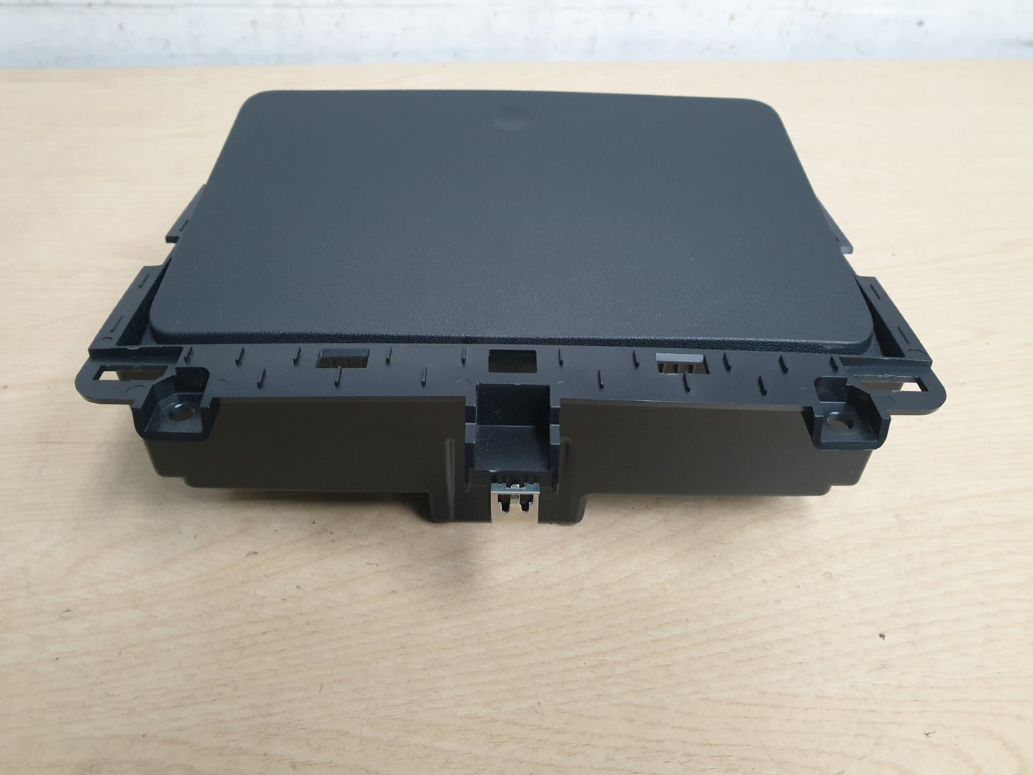 LAND ROVER DISCOVERY 5 L462 2018 GLOVE COMPARTMENT HY3267448 A046 - Image 4