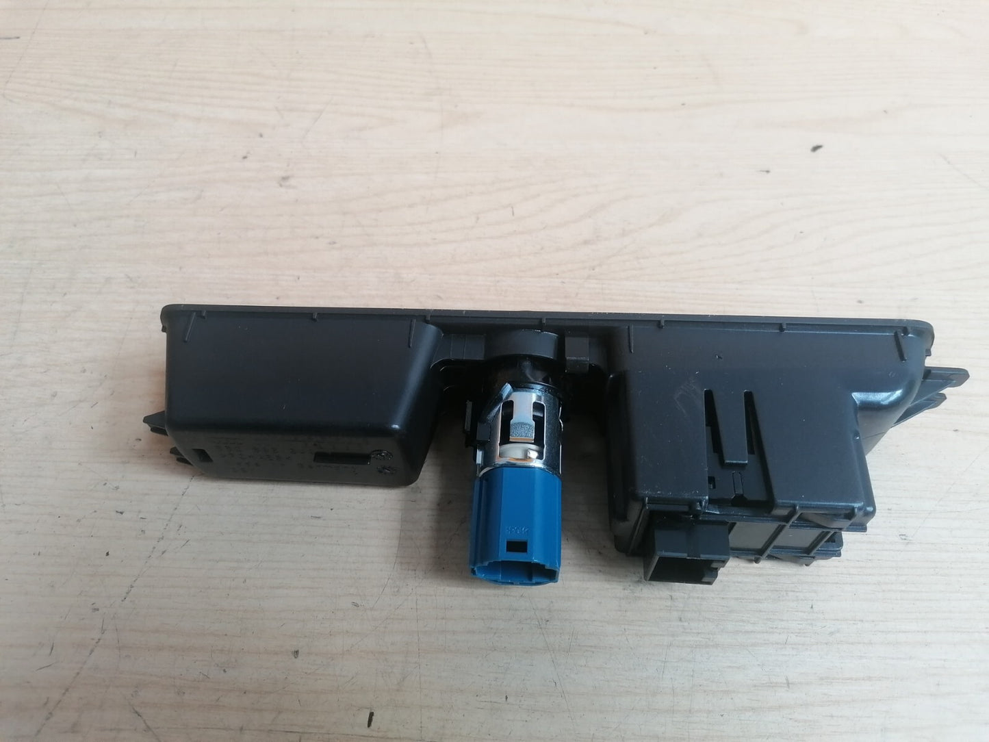 ✅2021 AUDI Q3 F3 1.5TFSI ELECTRIC HANDBRAKE RELEASE SWITCH 83C863349 + WARRANTY - Image 5
