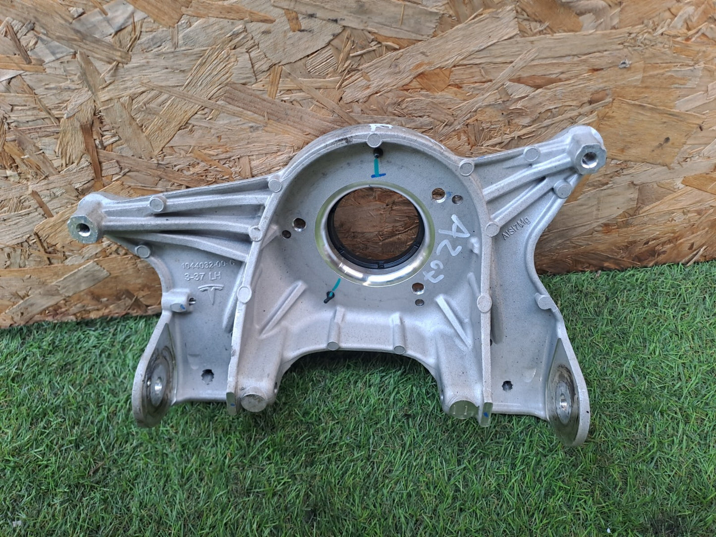 2024 TESLA MODEL 3 LONG FRONT LEFT STRUT UPPER HOLDER 1044032-00-C A207 - Image 9