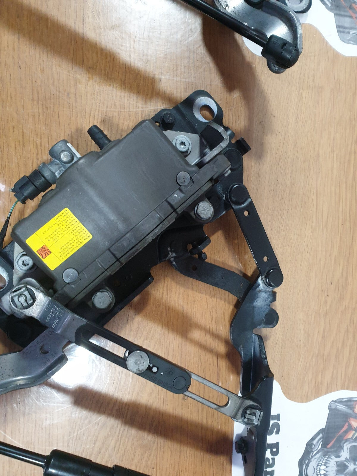 2010 BMW 5 SERIES F11 2.0D BONNET HINGE & ACTUATOR SET 7191050 7191049 A216 - Image 4