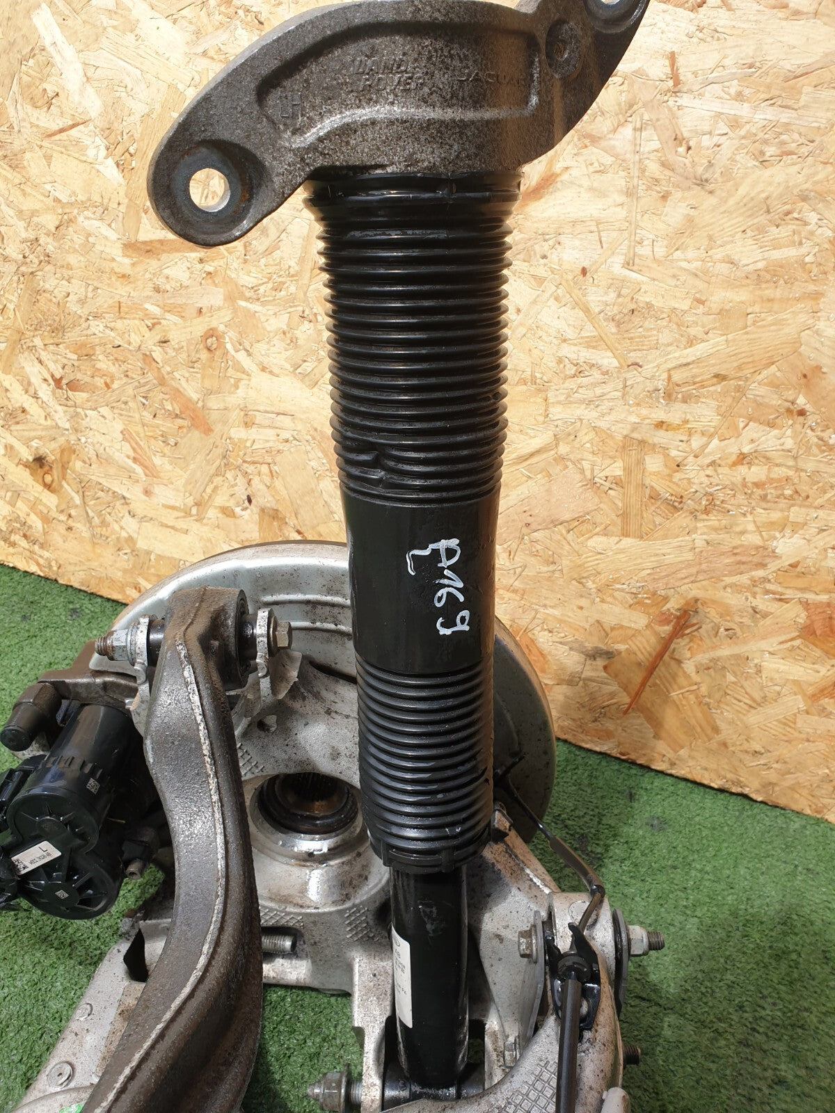 2022 Range Rover Evoque L551 Rear Left Suspension Leg Hub L8D2-18080-AB Warranty - Image 12