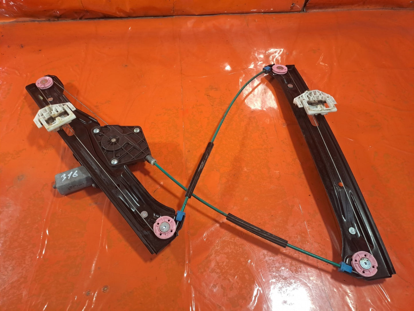 ✅BMW 118D F20 2.0 Diesel 2015 Front Right Window Regulator And Motor 7242562 - Image 12