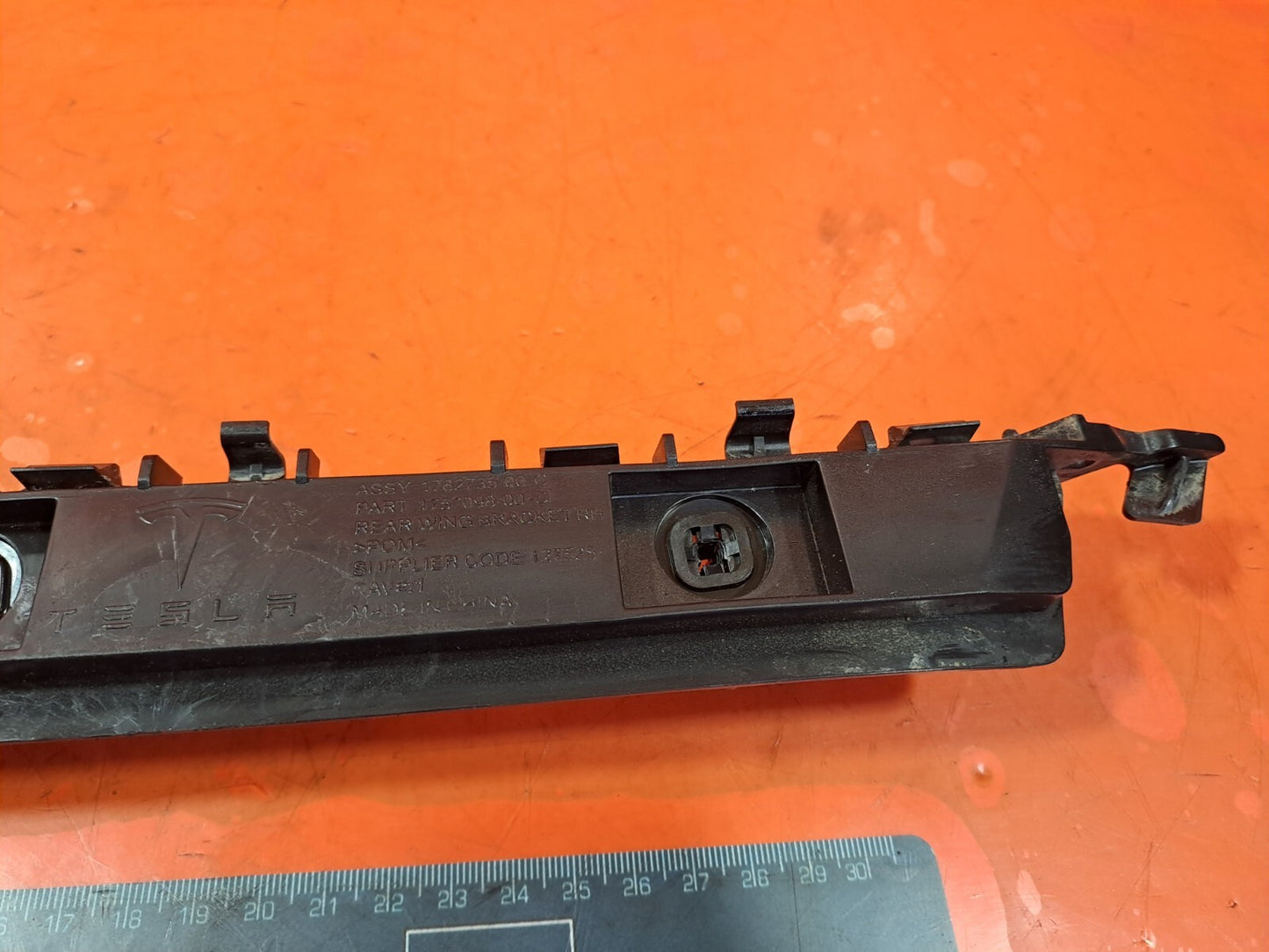 TESLA MODEL 3 LONG 2024 REAR RIGHT WING SUPPORT BRACKET 1762735-00-C Warranty - Image 4