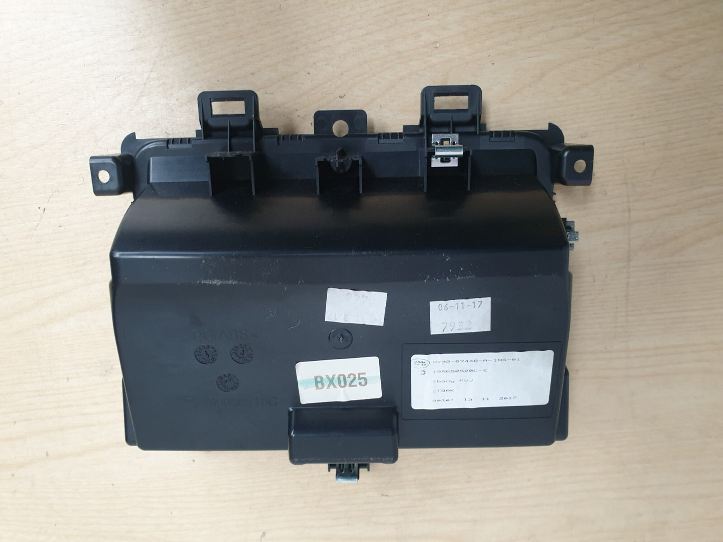 LAND ROVER DISCOVERY 5 L462 2018 GLOVE COMPARTMENT HY3267448 A046 - Image 7