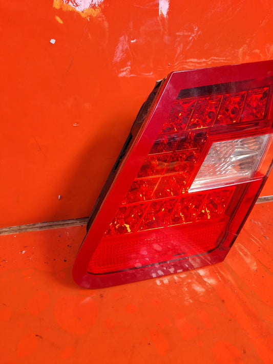 ✅2011 MERCEDES E CLASS W212 REAR RIGHT INNER TAIL LIGHT A2129060258 + WARRANTY - Image 2