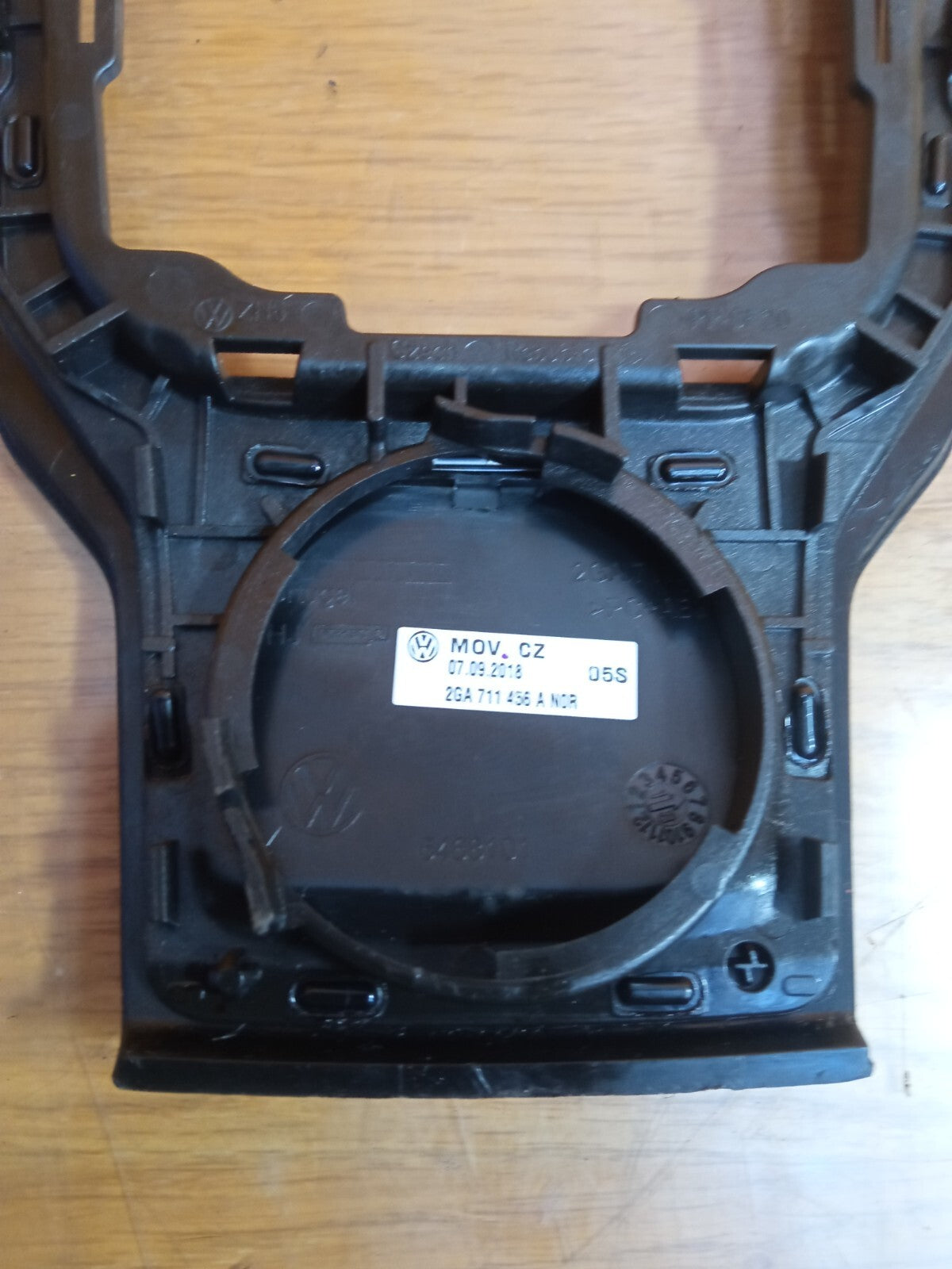 ✅VW T-ROC R-LINE 2018 CENTRE CONSOLE GEAR KNOB SURROUND COVER 2GA711456A A120 - Image 6