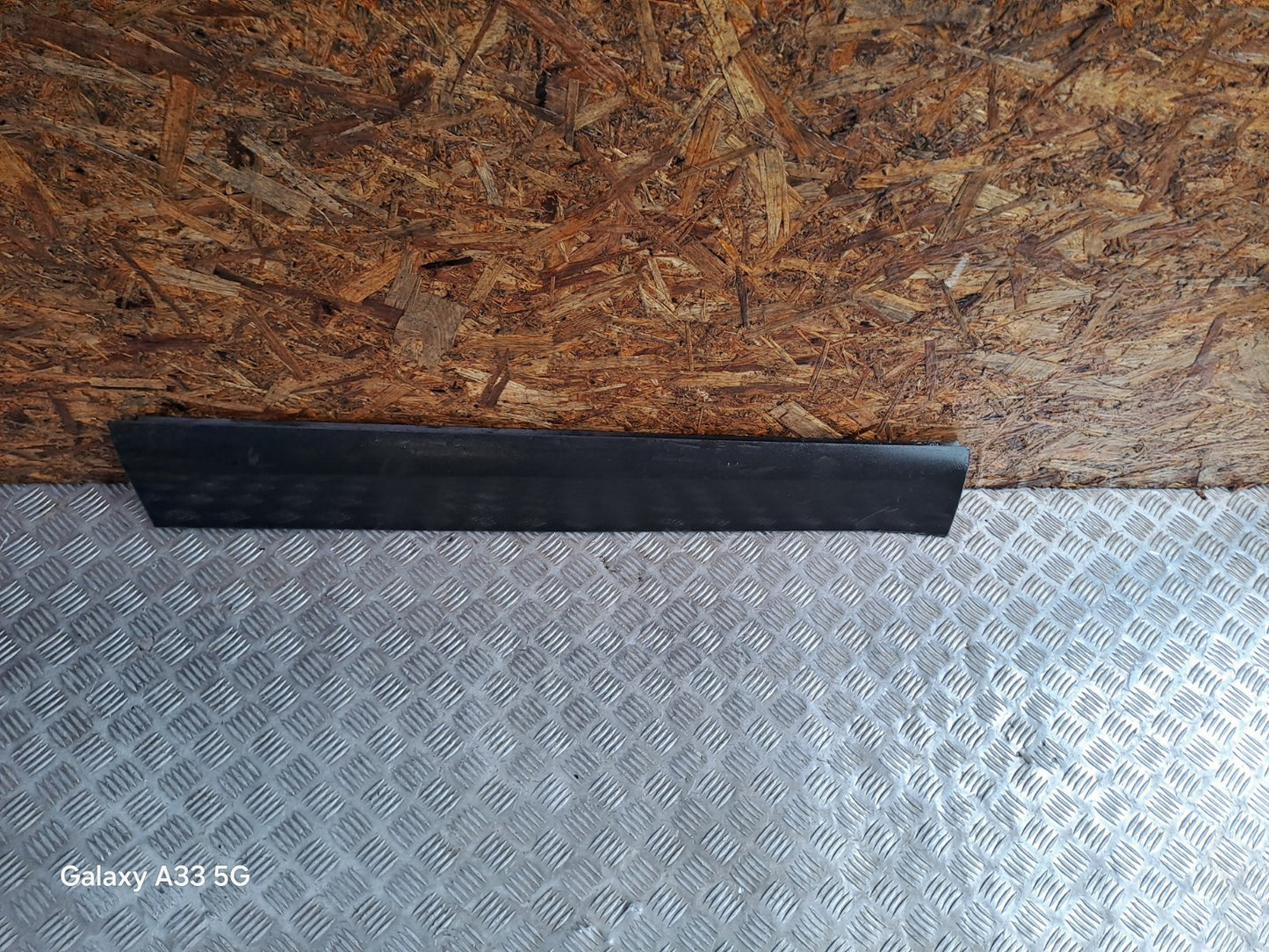 ✅Land Rover Discovery Sport Se Tech Td4 2.0 D 2016 FRONT LEFT DOOR MOULDING A111 - Image 4