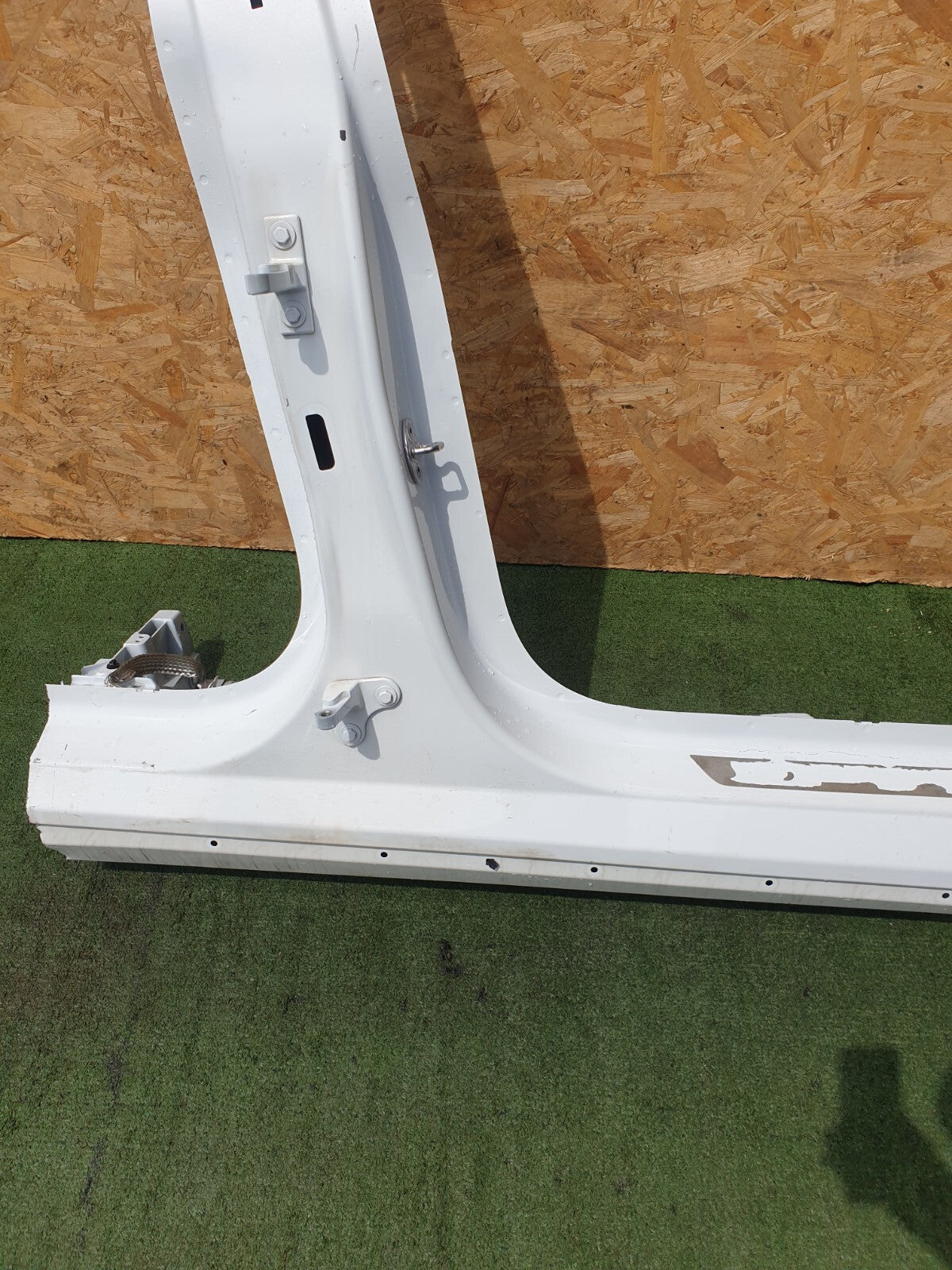 ✅2022 TESLA MODEL Y RIGHT SIDE B PILLAR SILL CUT WHITE + WARRANTY A172 - Image 2