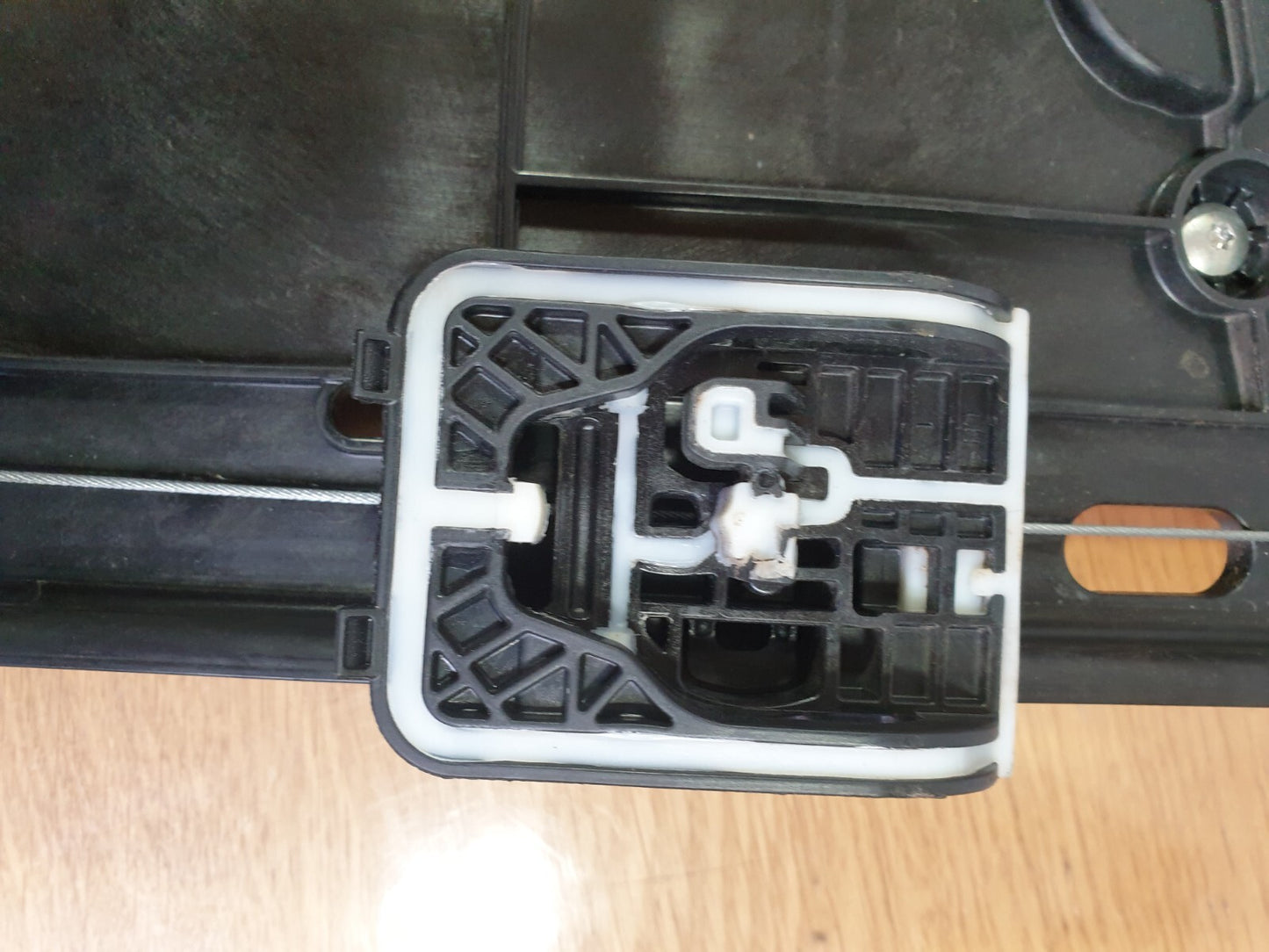 2020 PEUGEOT 208 ALLURE EV FRONT LEFT DOOR WINDOW REGULATOR + WARRANTY A197 - Image 4