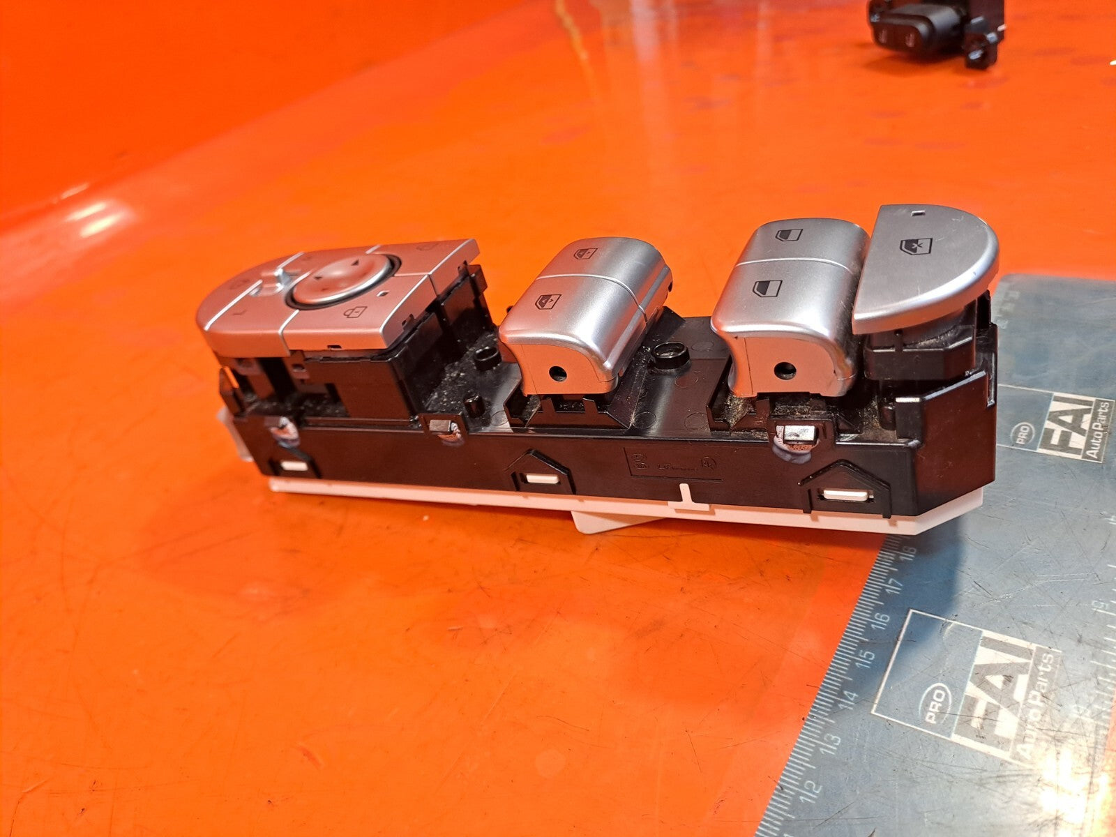 2024 HYUNDAI IONIQ 5 FRONT RIGHT WINDOW SWITCH ASSEMBLY 93571-GI910 A226 - Image 2