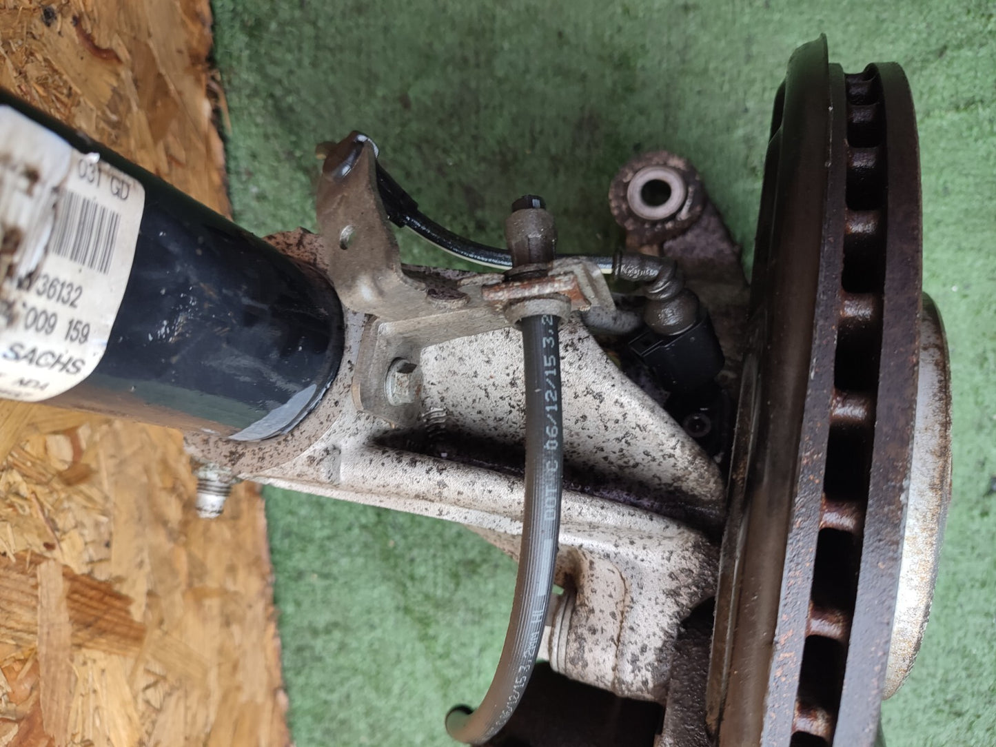 ✅Audi A3 E-Tron 2015 1.4 Petrol FRONT LEFT SUSPENSION LEG HUB 5Q0407251A A204 - Image 9