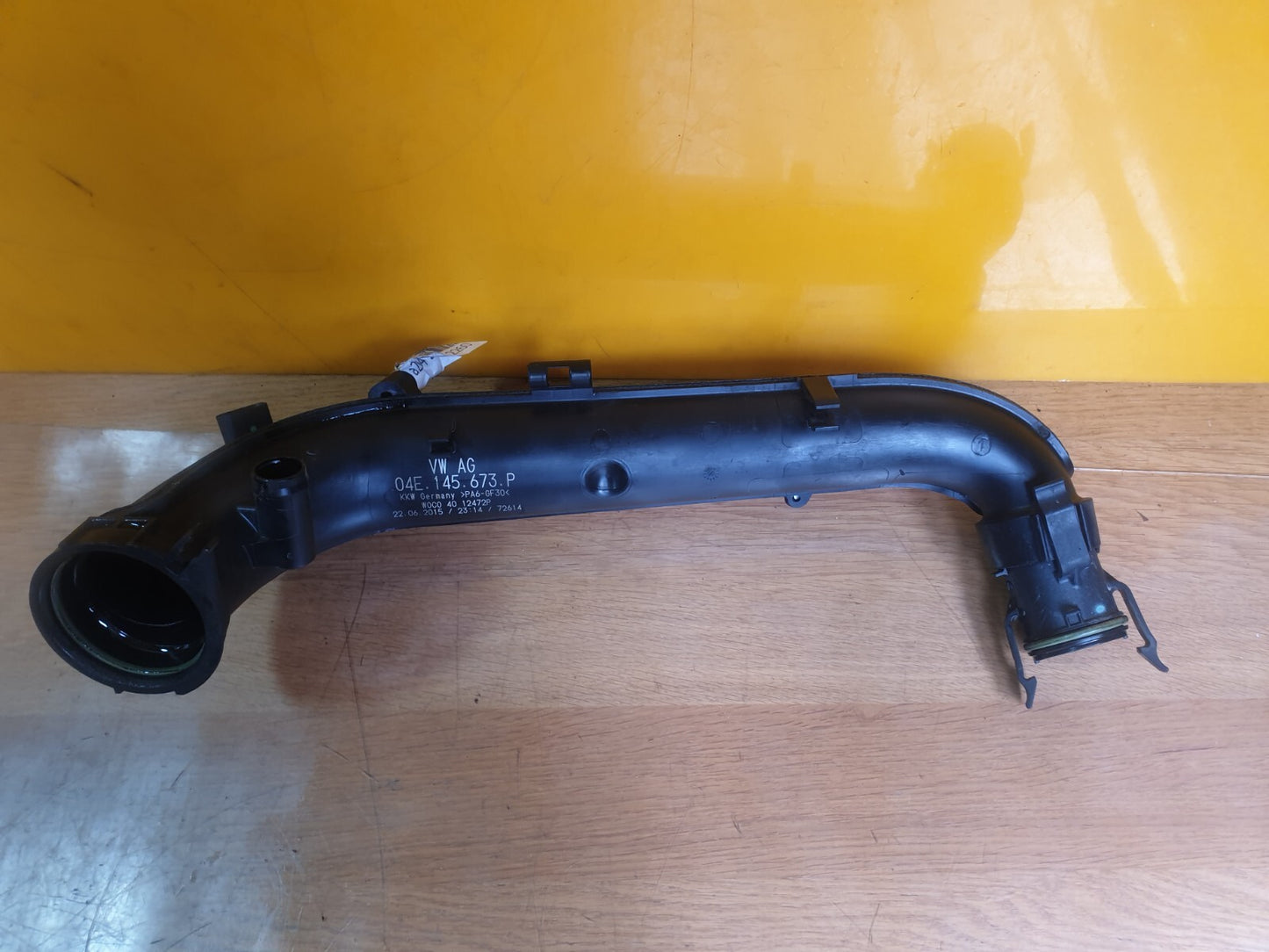 ✅AUDI A3 E-TRON 1.4 PETROL 2015 AIR INTAKE PIPE 04E145673P Warranty A204 - Image 2