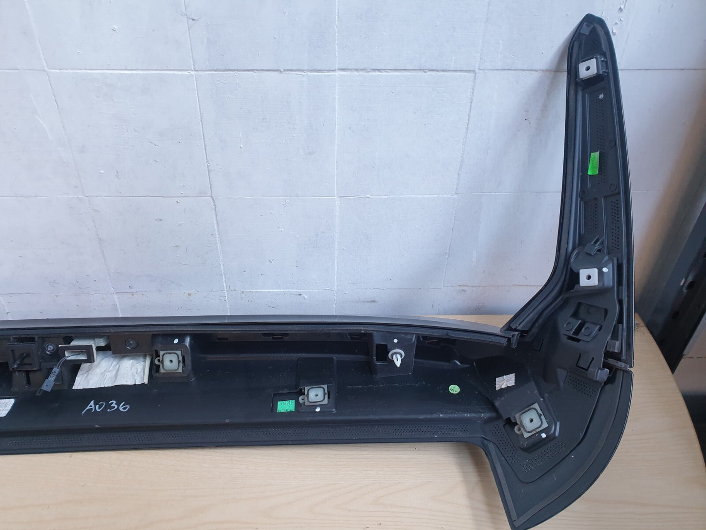 BMW F46 216D 1.5 DIESEL 2018 SPOILER REAR TAILGATE 7349464 - Image 12