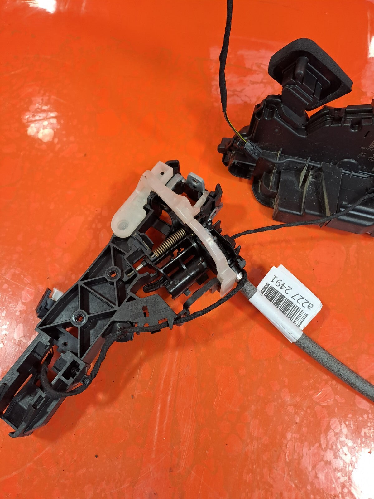 Cupra Leon VZ2 2023 1.4 Petrol FRONT RIGHT DOOR LOCK MECHANISM C6D-5TC837016D - Image 4