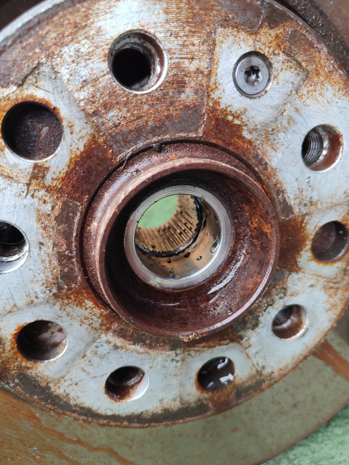 ✅Audi A3 E-Tron 2015 1.4 Petrol FRONT RIGHT SUSPENSION LEG HUB 5Q0413031GD A204 - Image 3