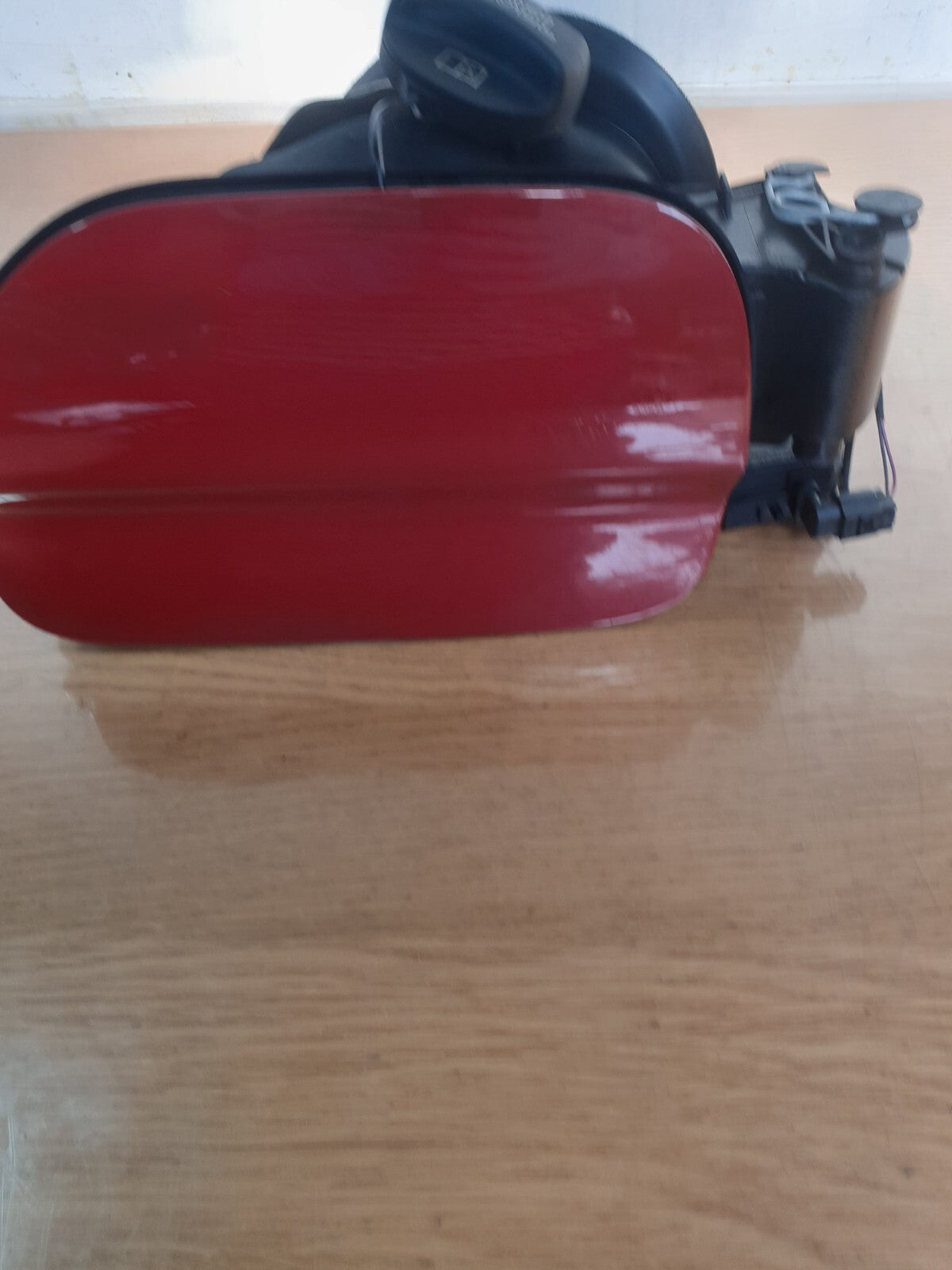 ✅2018 BMW 4 SERIES F33 SPORT 2.0D FUEL FLAP FILLER COVER RED 7286002 + WARRANTY - Image 5