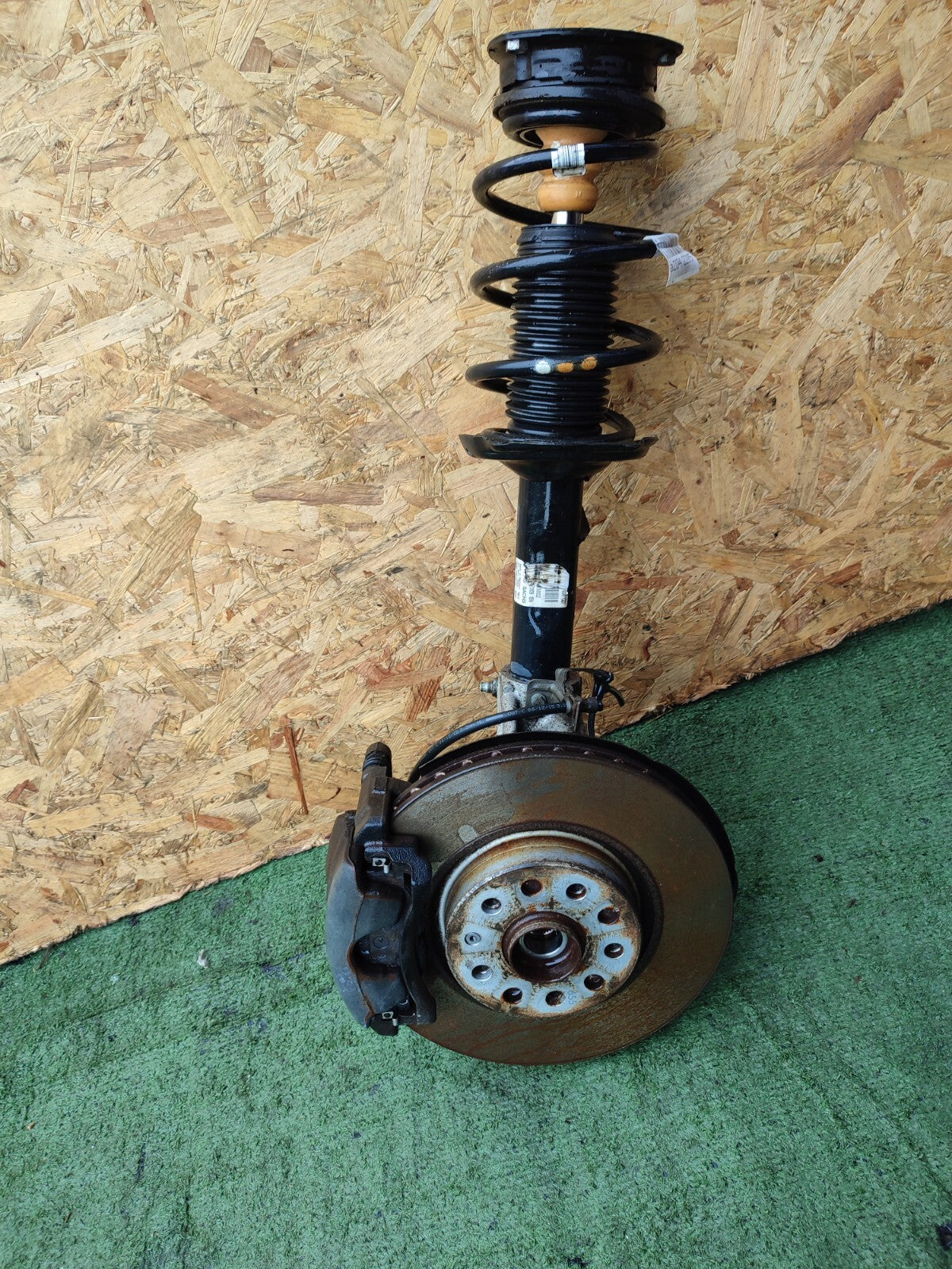 ✅Audi A3 E-Tron 2015 1.4 Petrol FRONT LEFT SUSPENSION LEG HUB 5Q0407251A A204 - Image 2