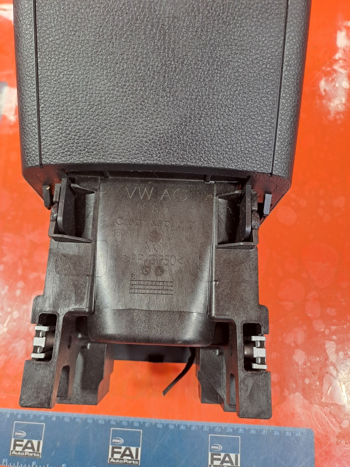 2023 VW TAIGO LIFE 1.0P CENTRE CONSOLE ARMREST 6F0864207AD + WARRANTY A219 - Image 10