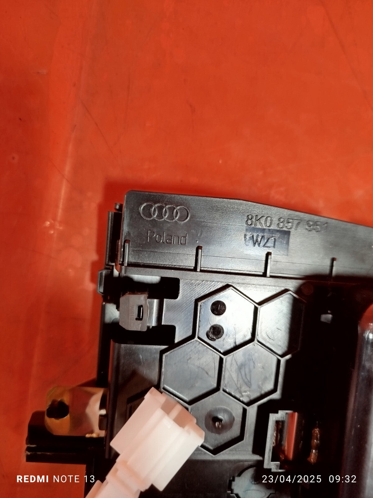 ✅AUDI Q5 S LINE 2.0 PETROL 2012 CENTRE CONSOLE STORAGE COMPARTMENT 8K0857965 - Image 9