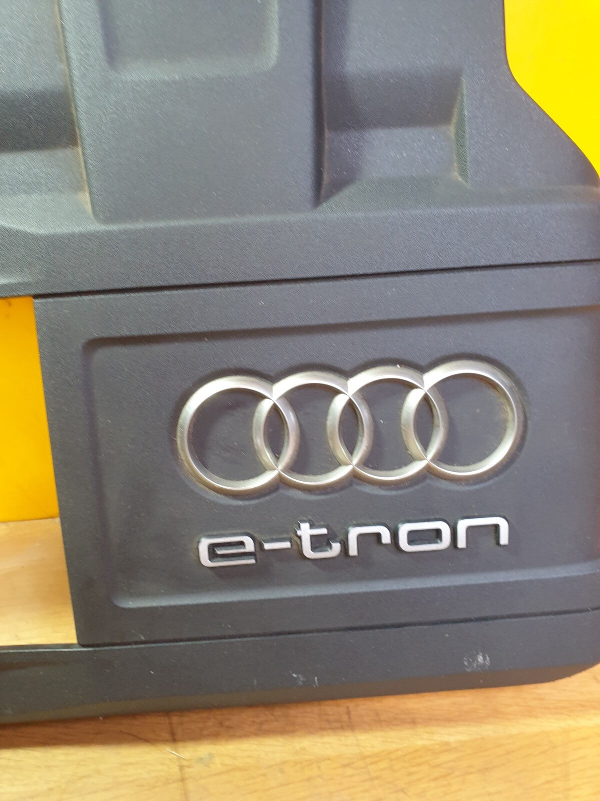 ✅AUDI A3 E-TRON 1.4 PETROL 2015 ENGINE TOP COVER 04E103925C Warranty A204 - Image 8
