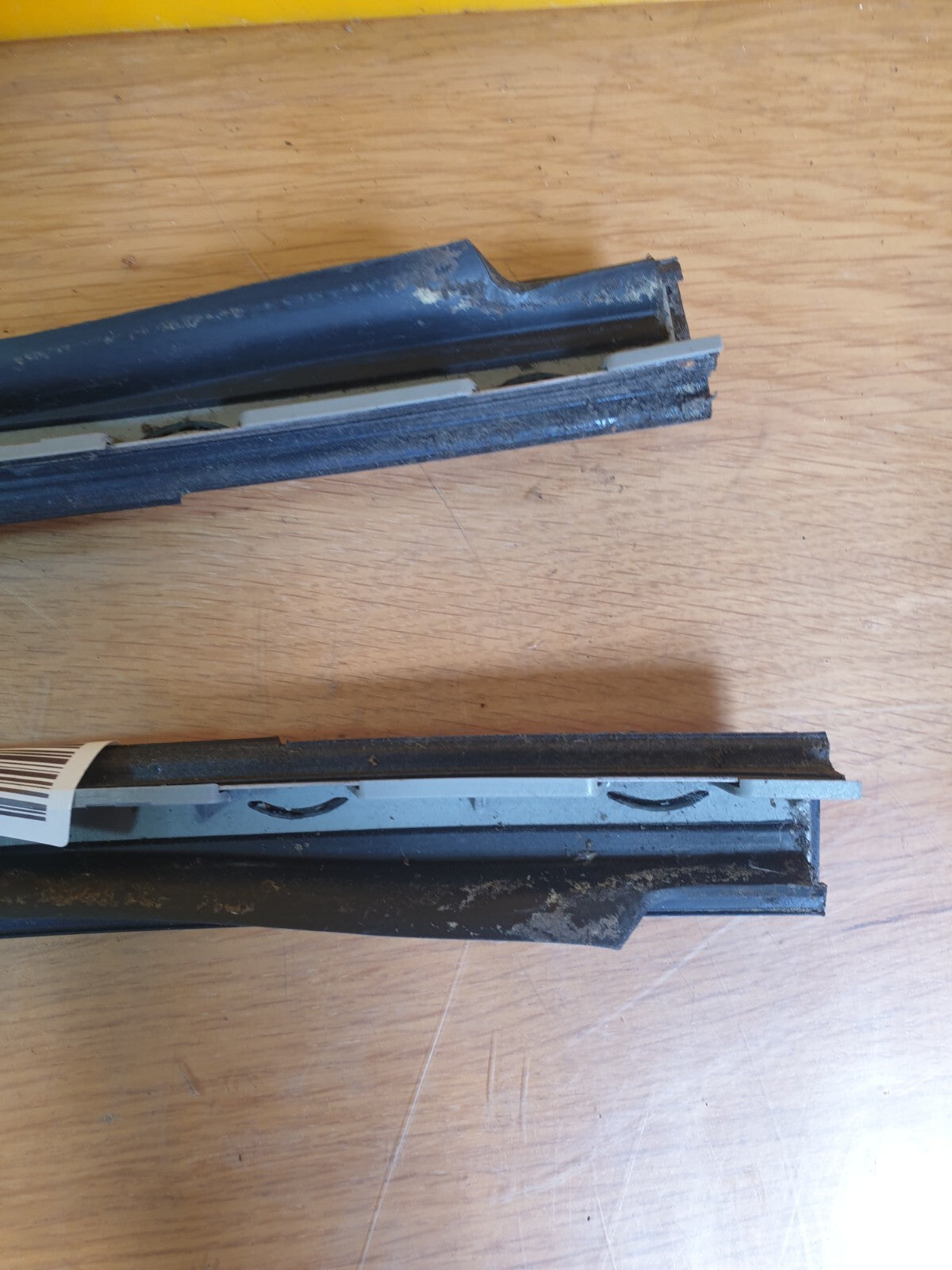 ✅2014 BMW 5 SERIES F11 4.4P WINDSCREEN MOULDING TRIM PAIR 7362463 7362464 A153 - Image 6