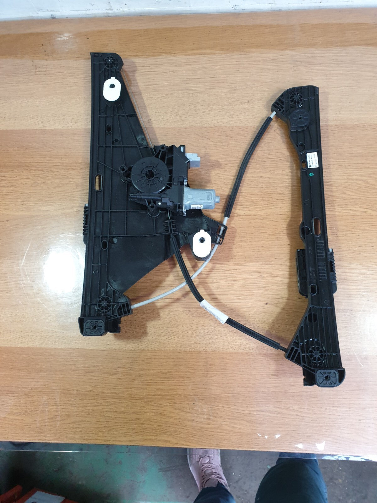 2020 PEUGEOT 208 ALLURE EV FRONT LEFT DOOR WINDOW REGULATOR + WARRANTY A197 - Image 2