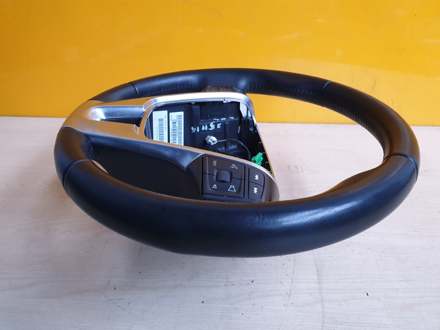2018 VOLVO V40 Multifunction Steering Wheel 34220710A 34220709A X00 - Image 6