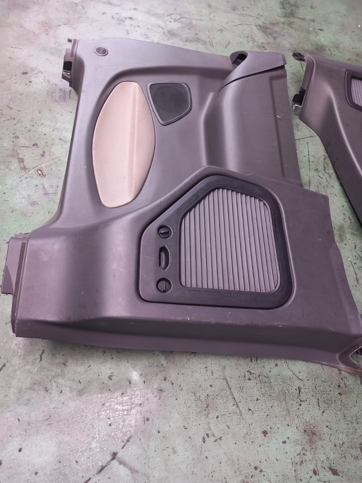2015 Ford Tourneo Custom Rear Side Panel Interior Trim Pair BK21-B31148 A371 - Image 12